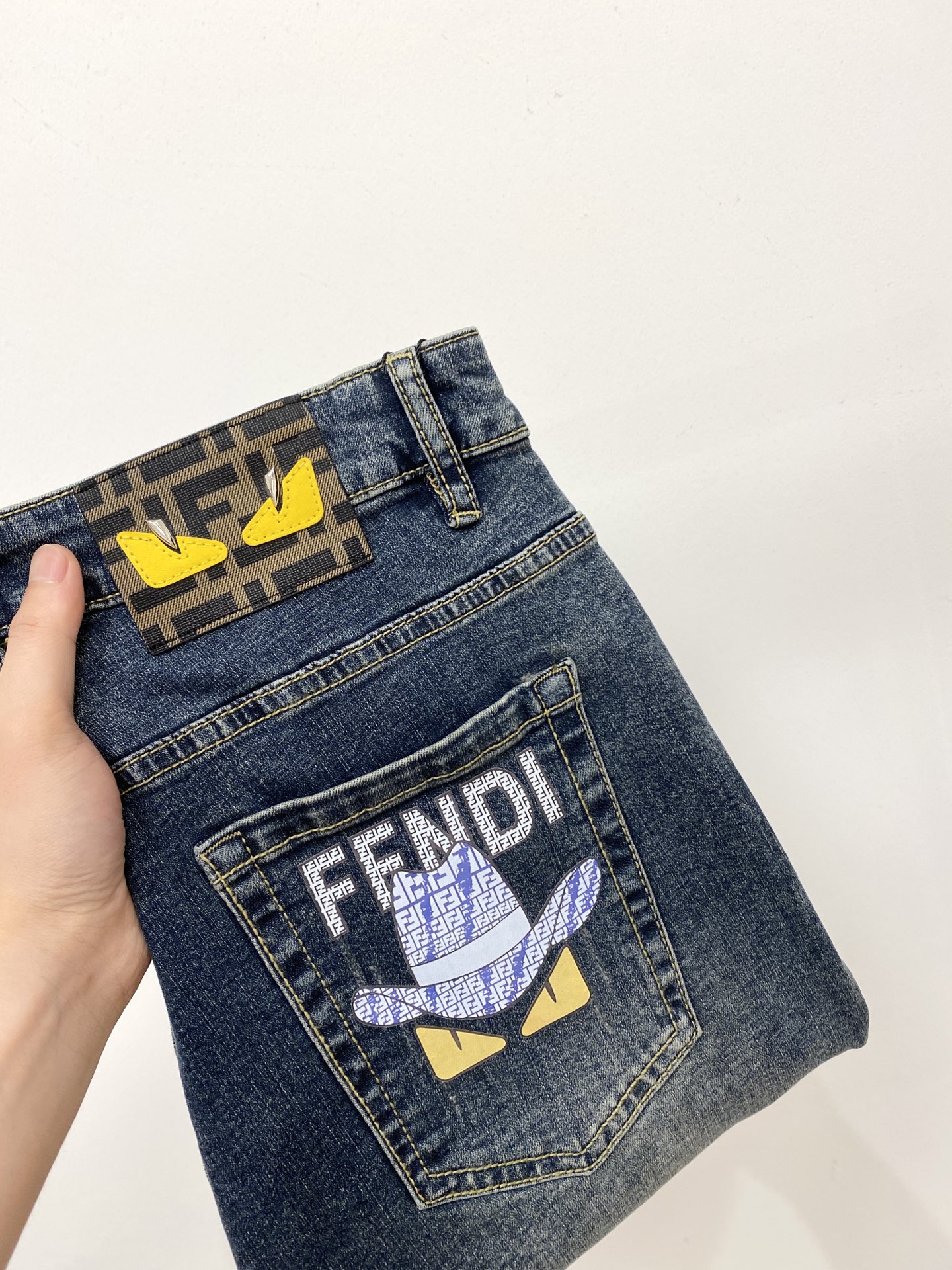 NO:458762,Fendi and 2025 latest products, special counters are available at the same time, original single-purpose goods, water-washed casual jeans, imported original washing elastic fabric, comfortable and elastic, original hardware and auxiliary decorative logo, super positive style, extremely high grade, counter quality, fashionable and stylish upper body, 29-38,,fendi, jeans, alexander wang19860909芬迪、2025最新品,专柜同步有售,原单狠货,水洗休闲牛仔裤,进口原版水洗弹力面料,舒适有弹性,原版五金辅料装饰logo,版型超正,档次极高,专柜品质,上身时尚有型,码数29-38,,fendi,jeans,alexander wang,Men's clothing