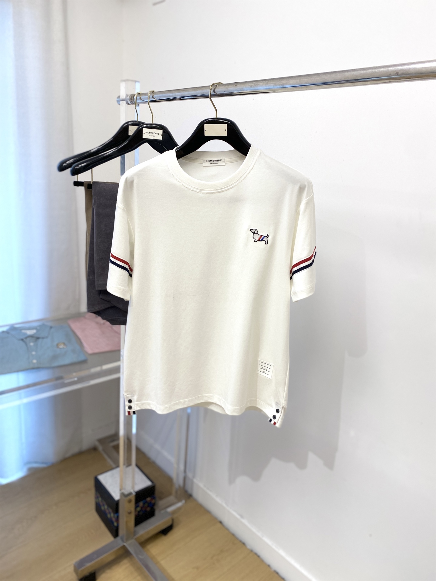 NO:458751,TB, 2025 new short-sleeved T-shirt, handsome and fashionable, exquisite embroidered pattern logo on the chest, simple and versatile style. Fabric cotton is not only crisp, maintains a fashionable silhouette, but also comfortable to wear, and the yarn is more delicate, S-XXL, T-shirt,tees, t-shirt,alexander wang19860909TB、2025新品短袖T恤,帅气时尚,胸前精致刺绣图案logo,简约百搭款.面料棉 不仅挺括,保持潮流的廓形,又穿着舒适,纱织更细腻,码数S-XXL,,T-shirt,tees，t-shirt,alexander wang,Men's clothing