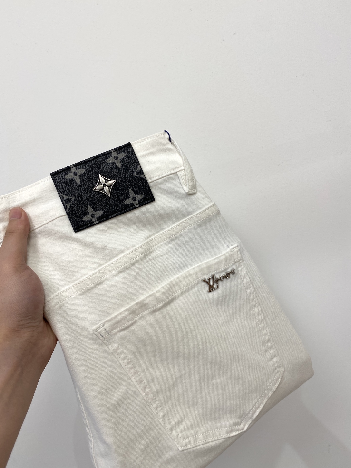 NO:458771,LV, 2025 latest products, special counters are available at the same time, original singles, washable casual jeans, imported original washing elastic fabric, comfortable and elastic, original hardware and auxiliary decorative logo, super positive style, extremely high grade, counter quality, fashionable and stylish upper body, 29-38,, louis vuitton, jeans, alexander wang19860909LV、2025最新品,专柜同步有售,原单狠货,水洗休闲牛仔裤,进口原版水洗弹力面料,舒适有弹性,原版五金辅料装饰logo,版型超正,档次极高,专柜品质,上身时尚有型,码数29-38,,louis vuitton,jeans,alexander wang,Men's clothing