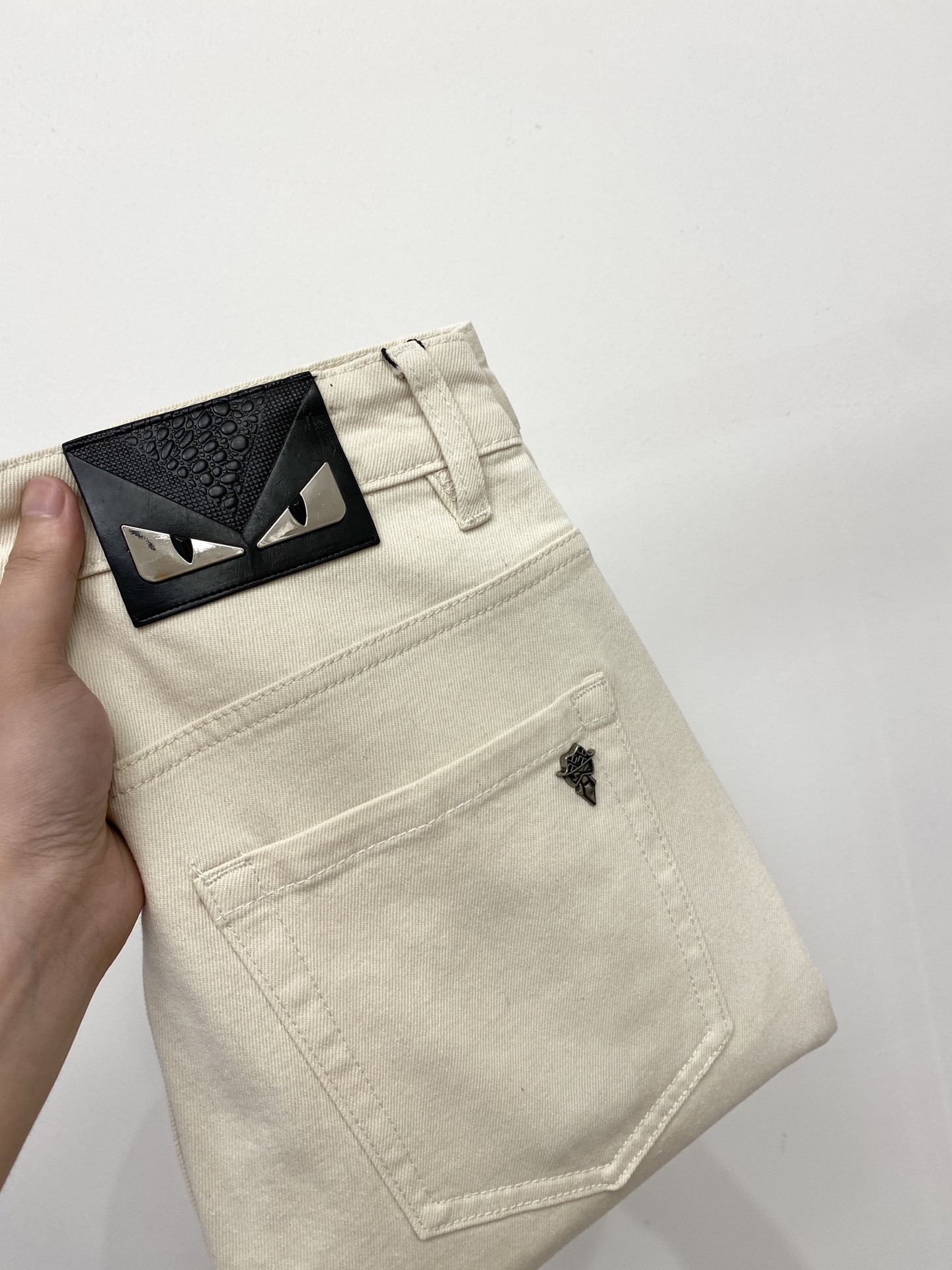 NO:458775,Fendi and 2025 latest products, special counters are available at the same time, original singles, washable casual jeans, imported original washable elastic fabric, comfortable and elastic, original hardware and auxiliary decorative logo, super positive style, extremely high grade, counter quality, fashionable and stylish upper body, 29-38,,fendi, jeans, alexander wang19860909芬迪、2025最新品,专柜同步有售,原单狠货,水洗休闲牛仔裤,进口原版水洗弹力面料,舒适有弹性,原版五金辅料装饰logo,版型超正,档次极高,专柜品质,上身时尚有型,码数29-38,,fendi,jeans,alexander wang,Men's clothing