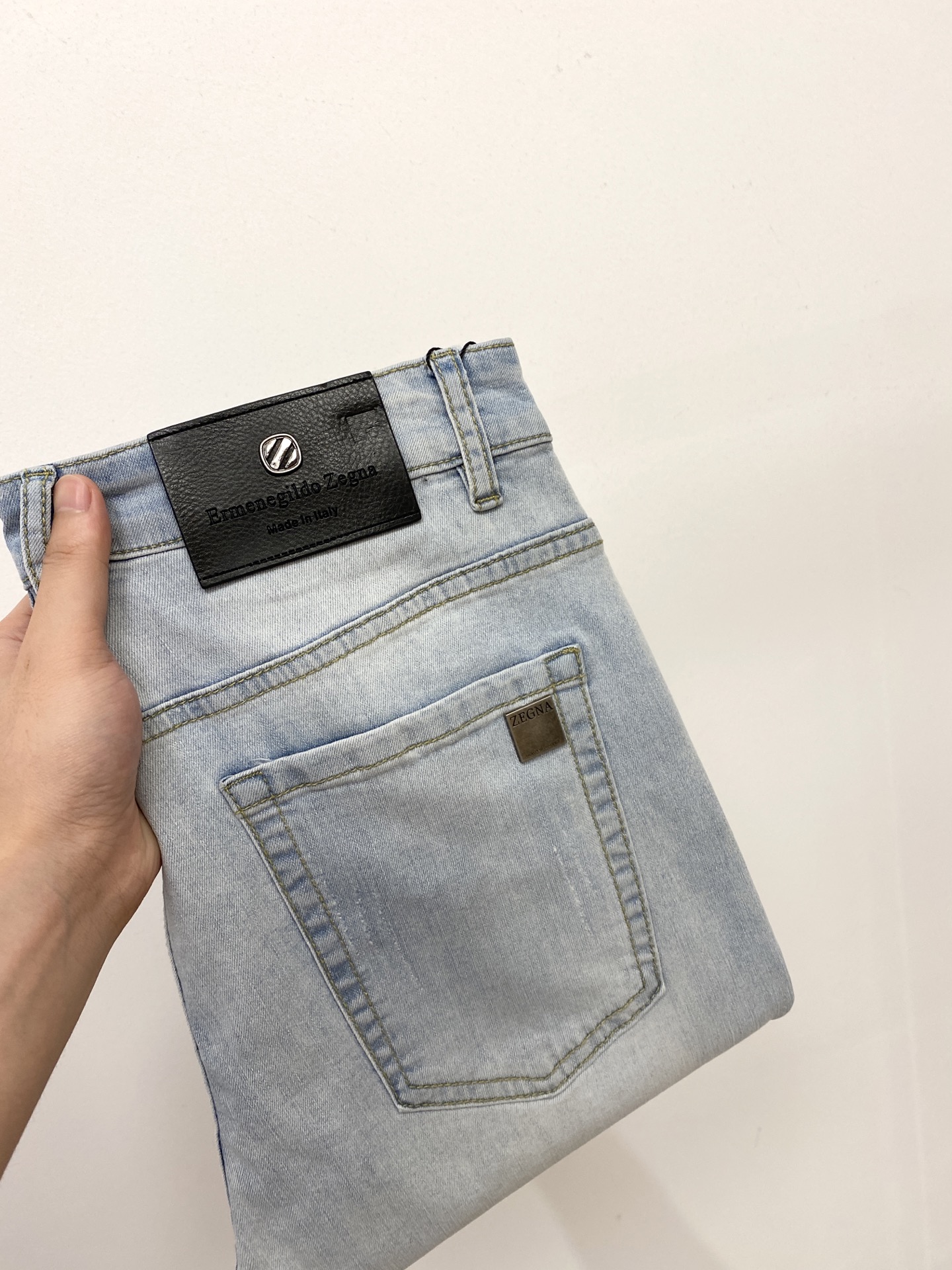 NO:458781,Jenia, 2025 latest products, special counters are available at the same time, original singles, washable casual jeans, imported original washable elastic fabric, comfortable and elastic, original hardware and auxiliary decorative logo, super positive style, extremely high grade, counter quality, fashionable and stylish upper body, 29-38, zegna, jeans, alexander wang19860909杰尼亚、2025最新品,专柜同步有售,原单狠货,水洗休闲牛仔裤,进口原版水洗弹力面料,舒适有弹性,原版五金辅料装饰logo,版型超正,档次极高,专柜品质,上身时尚有型,码数29-38,,zegna,jeans,alexander wang,Men's clothing