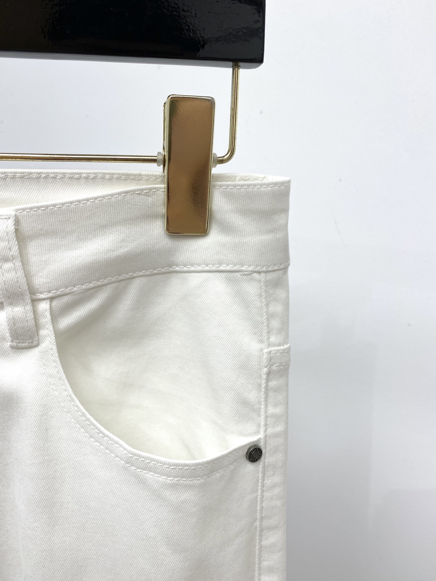 “Emass 2025 Latest Products: Original Water-Washing Jeans with Comfy Elasticity and Hardware Decoration” - 图片 4