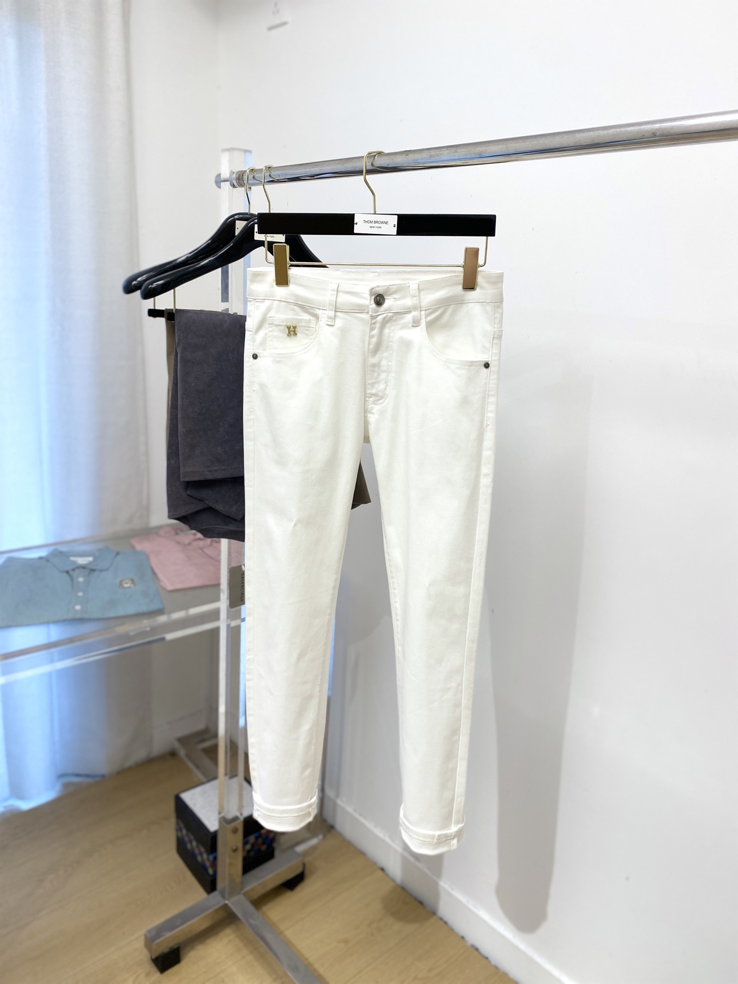 “Emass 2025 Latest Products: Original Water-Washing Jeans with Comfy Elasticity and Hardware Decoration” - 图片 2