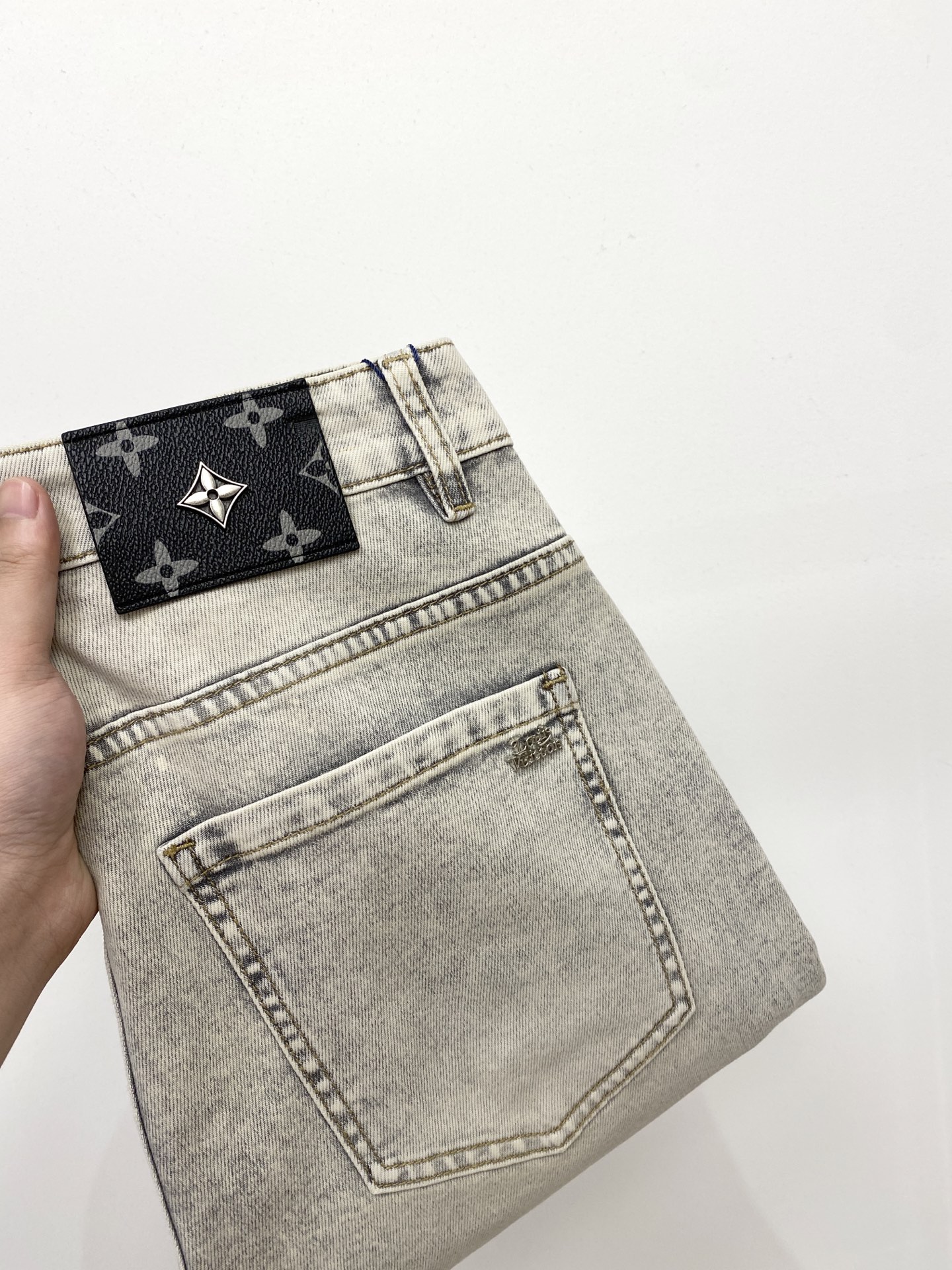 NO:458785,LV, 2025 latest products, special counters are available at the same time, original singles, washable casual jeans, imported original washing elastic fabric, comfortable and elastic, original hardware and auxiliary decorative logo, super positive style, extremely high grade, counter quality, fashionable and stylish upper body, 29-38,, louis vuitton, jeans, alexander wang19860909LV、2025最新品,专柜同步有售,原单狠货,水洗休闲牛仔裤,进口原版水洗弹力面料,舒适有弹性,原版五金辅料装饰logo,版型超正,档次极高,专柜品质,上身时尚有型,码数29-38,,louis vuitton,jeans,alexander wang,Men's clothing