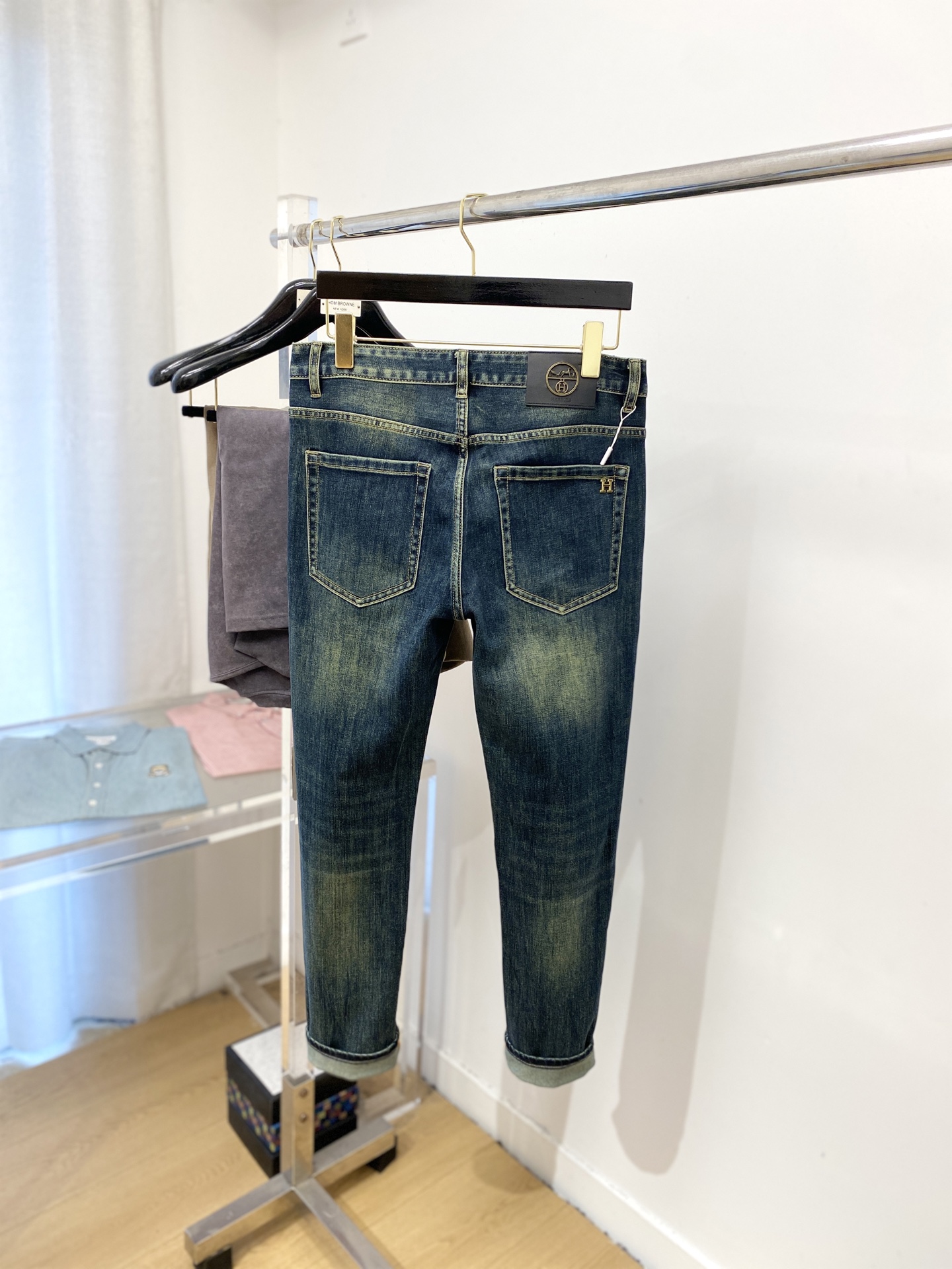 Emass 2025 Latest Products: Synchronized Sales, Original Water-Washing Jeans with Comfy Elasticity - 图片 9