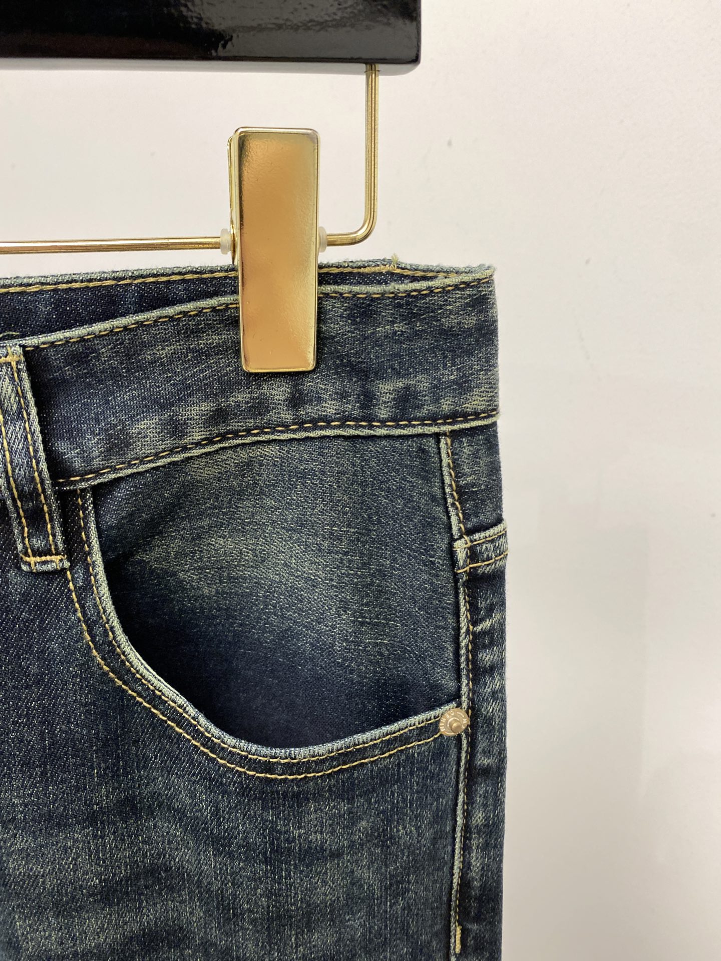 Emass 2025 Latest Products: Synchronized Sales, Original Water-Washing Jeans with Comfy Elasticity - 图片 4