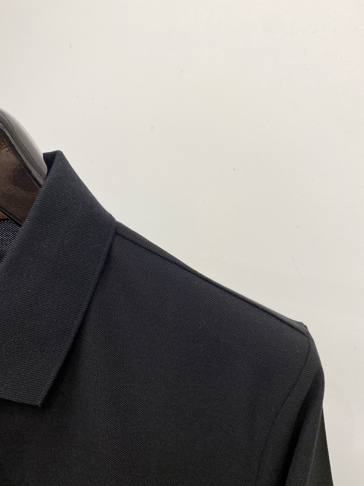 巴宝莉、2025新品短袖T恤，帅气时尚，胸前精致刺绣图案logo，简约百搭款。面料棉 不仅挺括，保持潮流