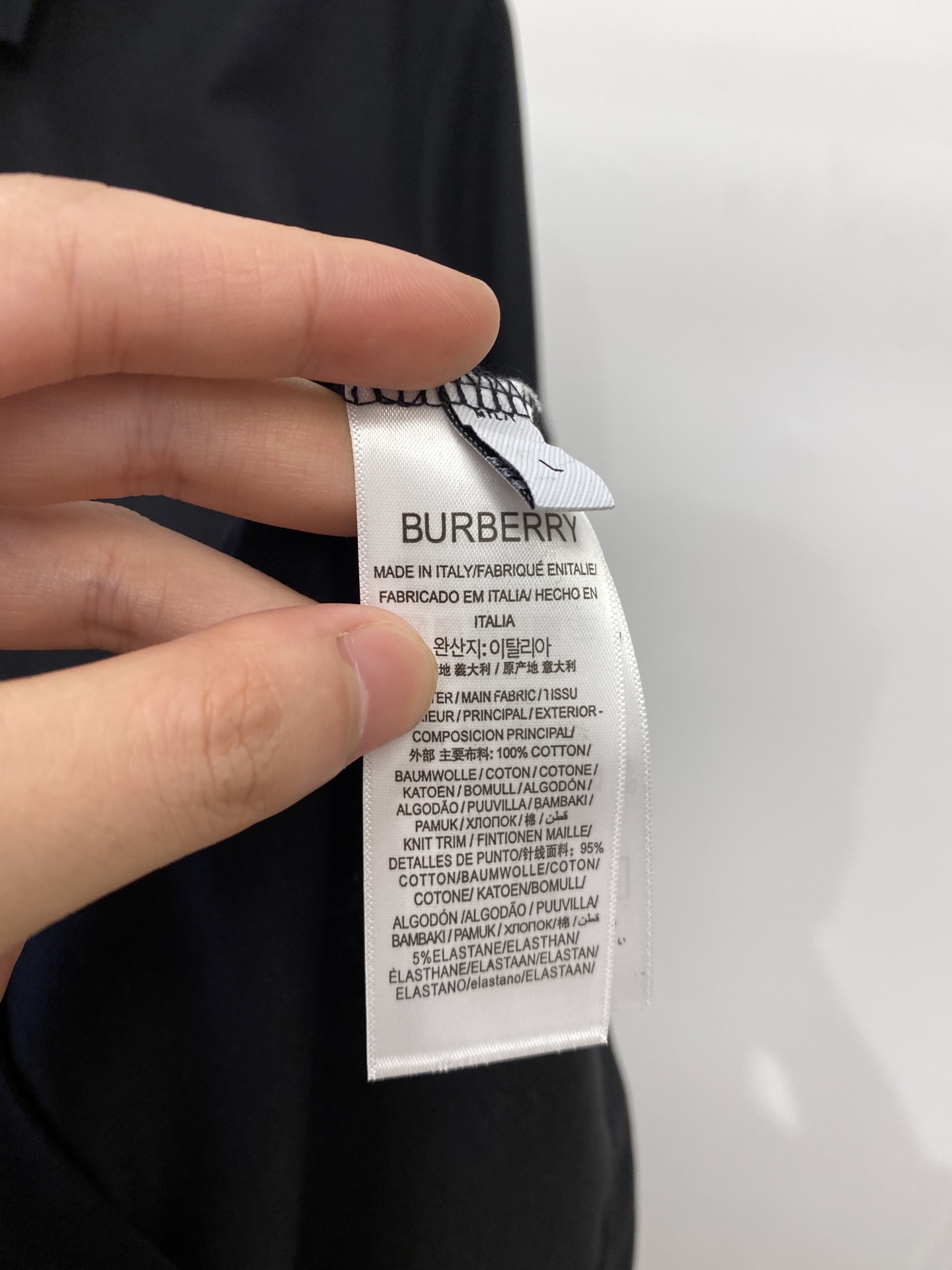 巴宝莉、2025新品短袖T恤，帅气时尚，胸前精致刺绣图案logo，简约百搭款。面料棉 不仅挺括，保持潮流