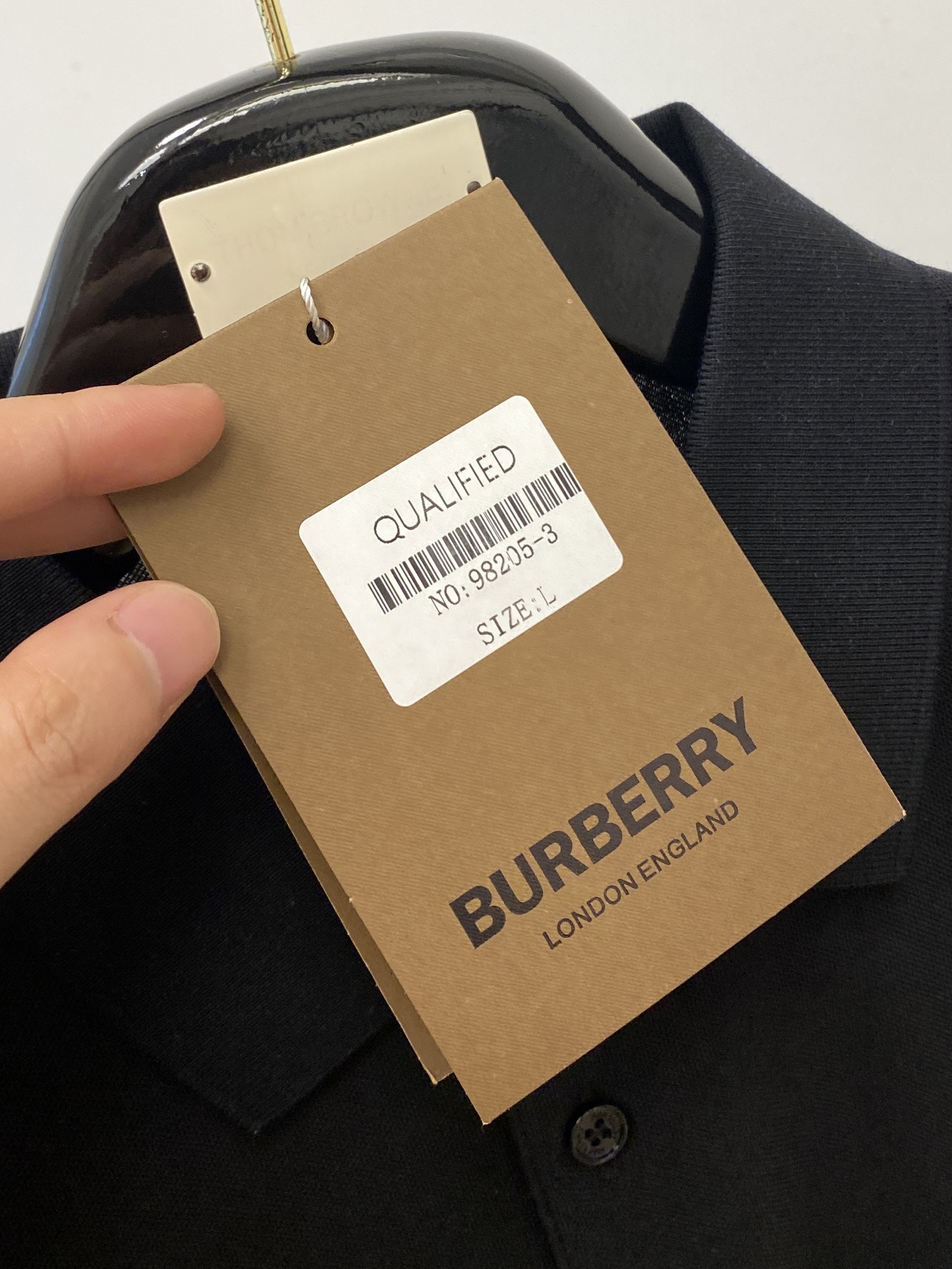 巴宝莉、2025新品短袖T恤，帅气时尚，胸前精致刺绣图案logo，简约百搭款。面料棉 不仅挺括，保持潮流