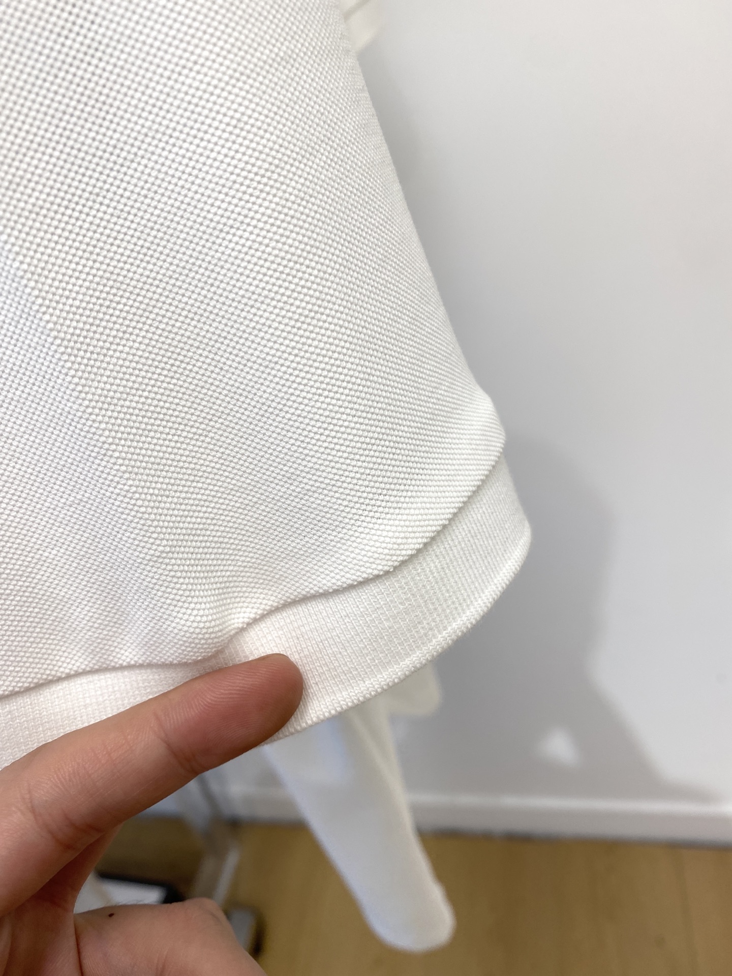 巴宝莉、2025新品短袖T恤，帅气时尚，胸前精致刺绣图案logo，简约百搭款。面料棉 不仅挺括，保持潮流