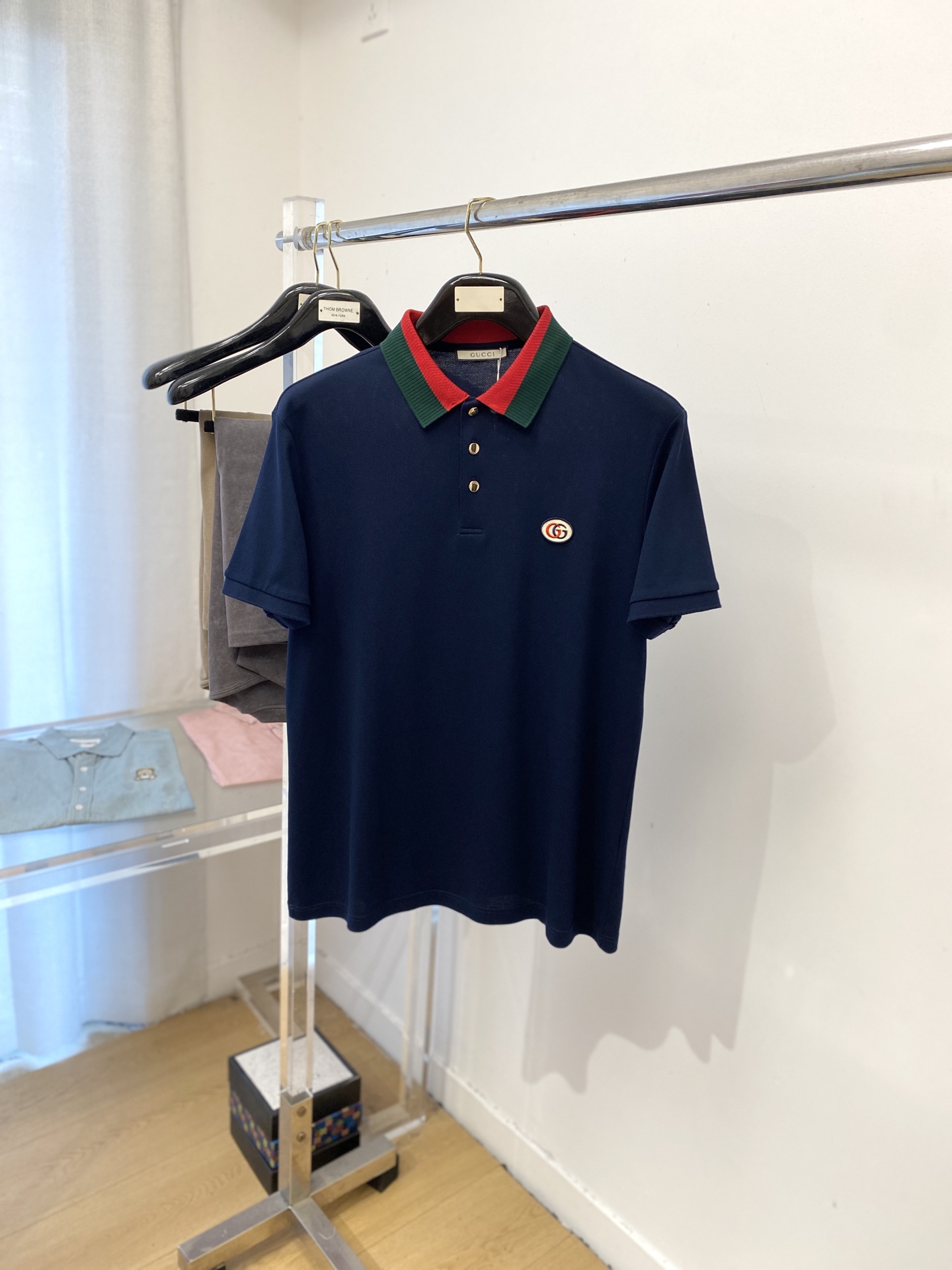 NO:540614,Guqi, 2025 new short-sleeved T-shirt, handsome and fashionable, exquisite embroidered letter logo on the chest, simple and versatile style. The fabric cotton is not only crisp, maintains the trendy silhouette, but also comfortable to wear, and the yarn is more delicate, the number M-3XL, T-shirt,tees, t-shirt,alexander wang19860909古奇、2025新品短袖T恤,帅气时尚,胸前精致刺绣字母logo,简约百搭款.面料棉 不仅挺括,保持潮流的廓形,又穿着舒适,纱织更细腻,码数M-3XL,,T-shirt,tees，t-shirt,alexander wang,Men's clothing