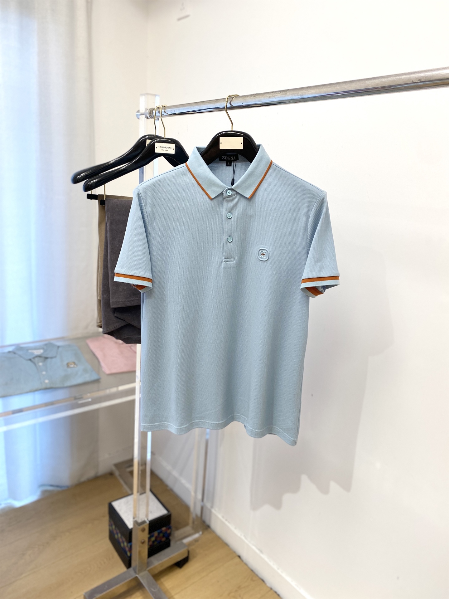 NO:457873,Zenia, 2025 new short-sleeved T-shirt, handsome and fashionable, chest design concave and convex embroidered letter logo, simple and versatile style. Fabric cotton is not only crisp, maintains a fashionable silhouette, but also comfortable to wear, and the yarn is more delicate, the number M-3XL, zegna, T-shirt, tees, t-shirt, alexander wang19860909杰尼亚、2025新品短袖T恤,帅气时尚,胸前设计凹凸刺绣字母logo,简约百搭款.面料棉 不仅挺括,保持潮流的廓形,又穿着舒适,纱织更细腻,码数M-3XL,,zegna,T-shirt,tees，t-shirt,alexander wang,Men's clothing