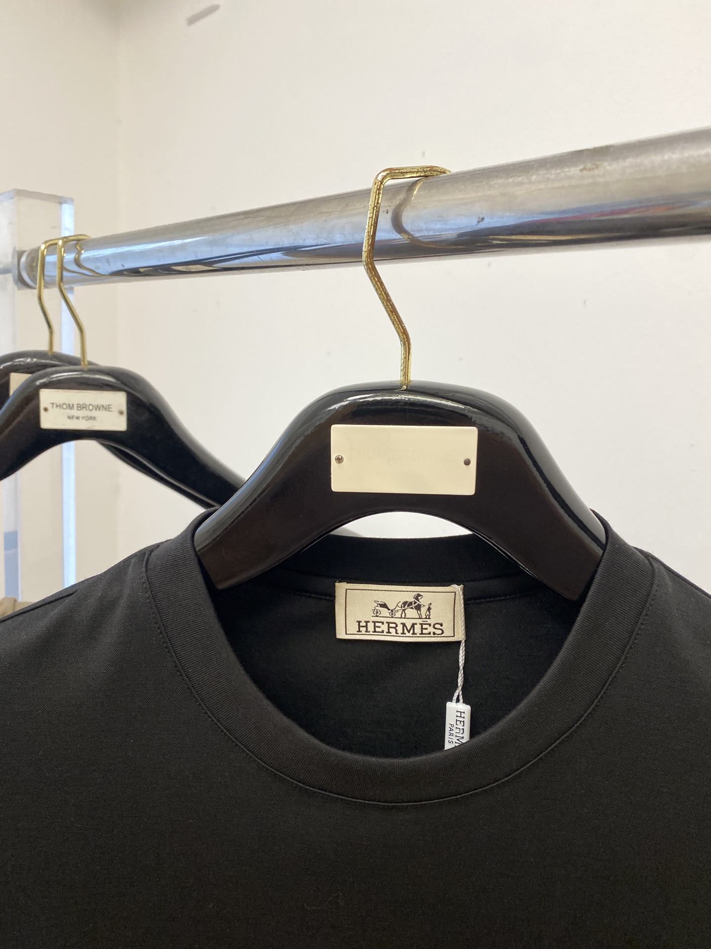 爱马仕、2025新品短袖T恤，帅气时尚，胸前顶级印花烫钻图案logo，简约百搭款。面料棉 不仅挺括，保持