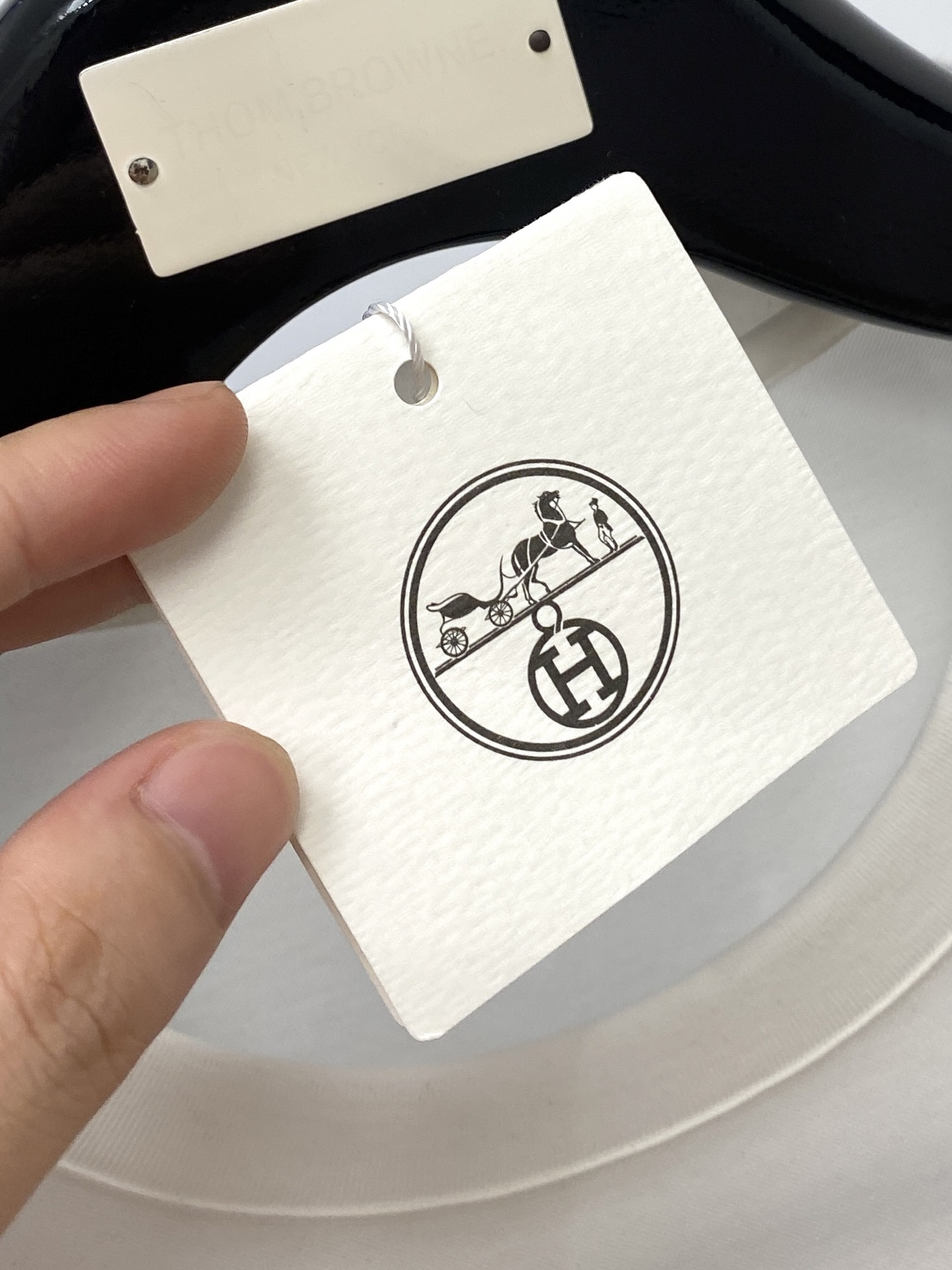 爱马仕、2025新品短袖T恤，帅气时尚，胸前顶级印花烫钻图案logo，简约百搭款。面料棉 不仅挺括，保持