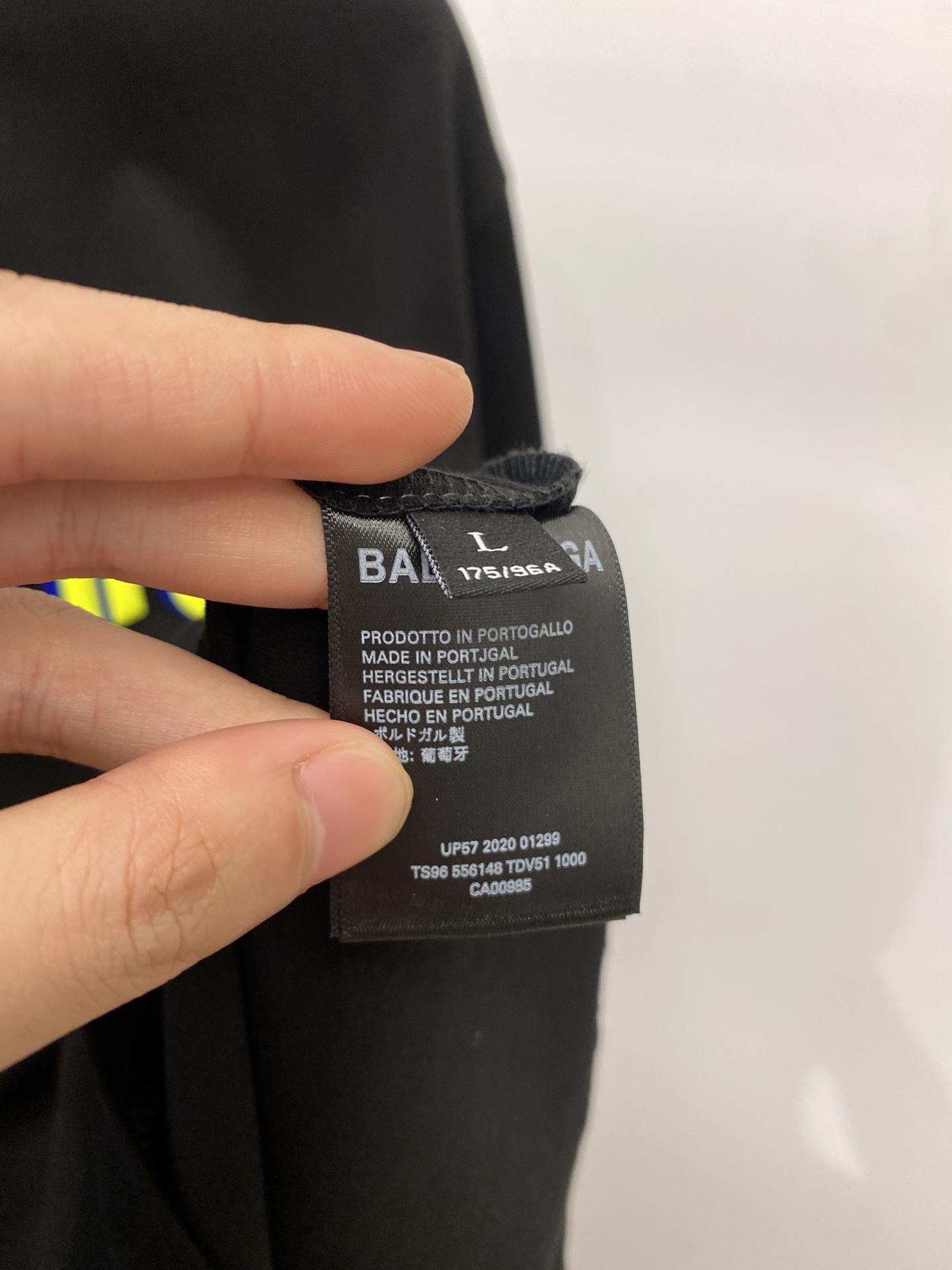 巴黎世家、2025新品短袖T恤，帅气时尚，胸前设计直喷工艺字母logo，简约百搭款。面料棉 不仅挺括，保