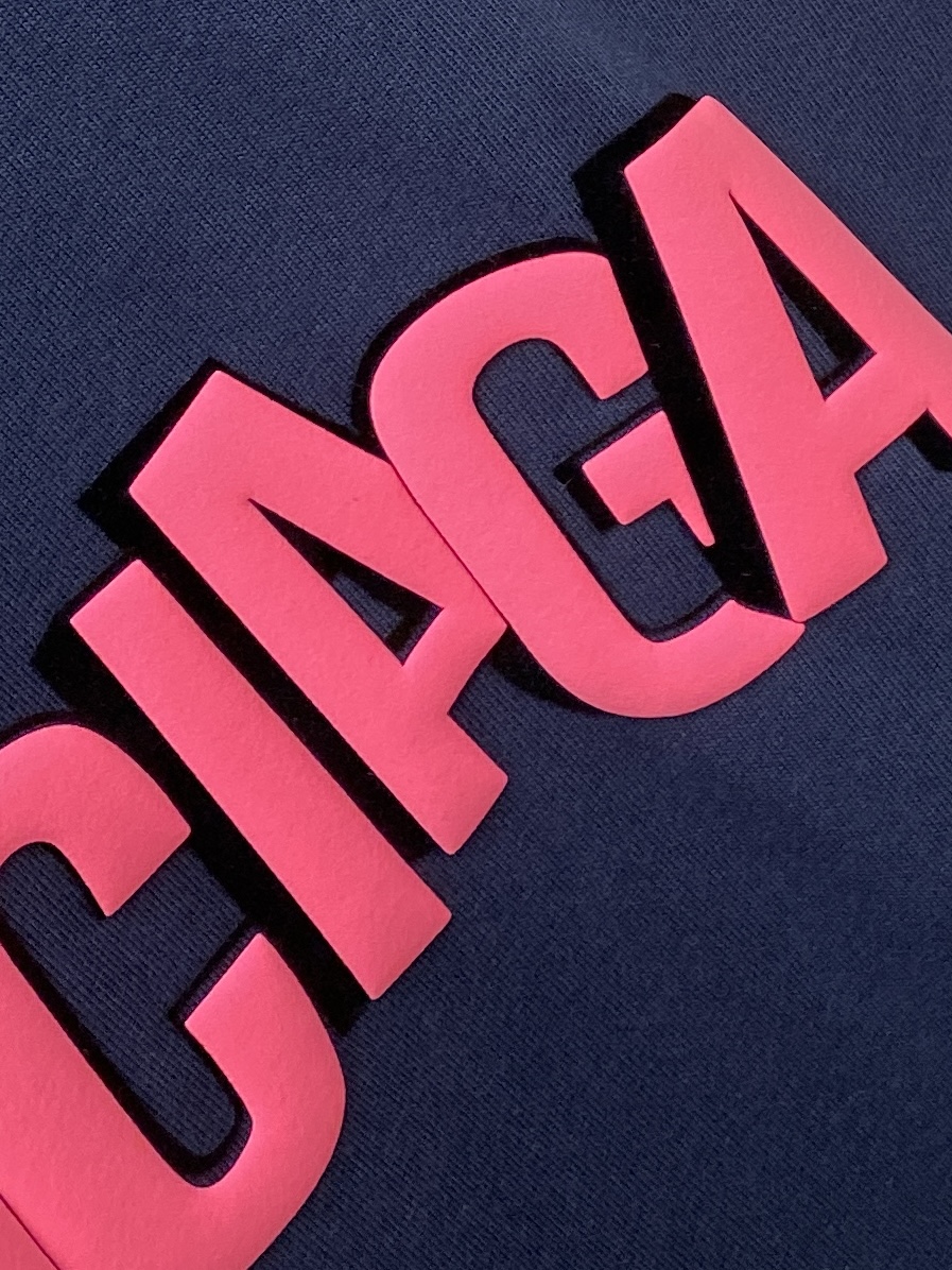 巴黎世家、2025新品短袖T恤，帅气时尚，胸前设计直喷工艺字母logo，简约百搭款。面料棉 不仅挺括，保