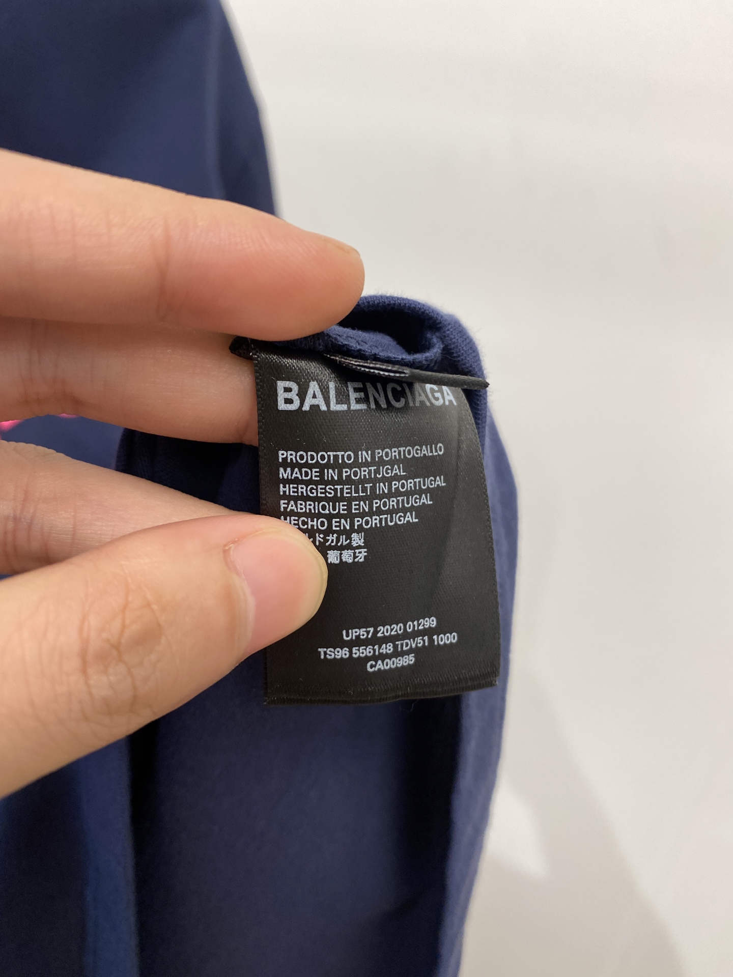 巴黎世家、2025新品短袖T恤，帅气时尚，胸前设计直喷工艺字母logo，简约百搭款。面料棉 不仅挺括，保