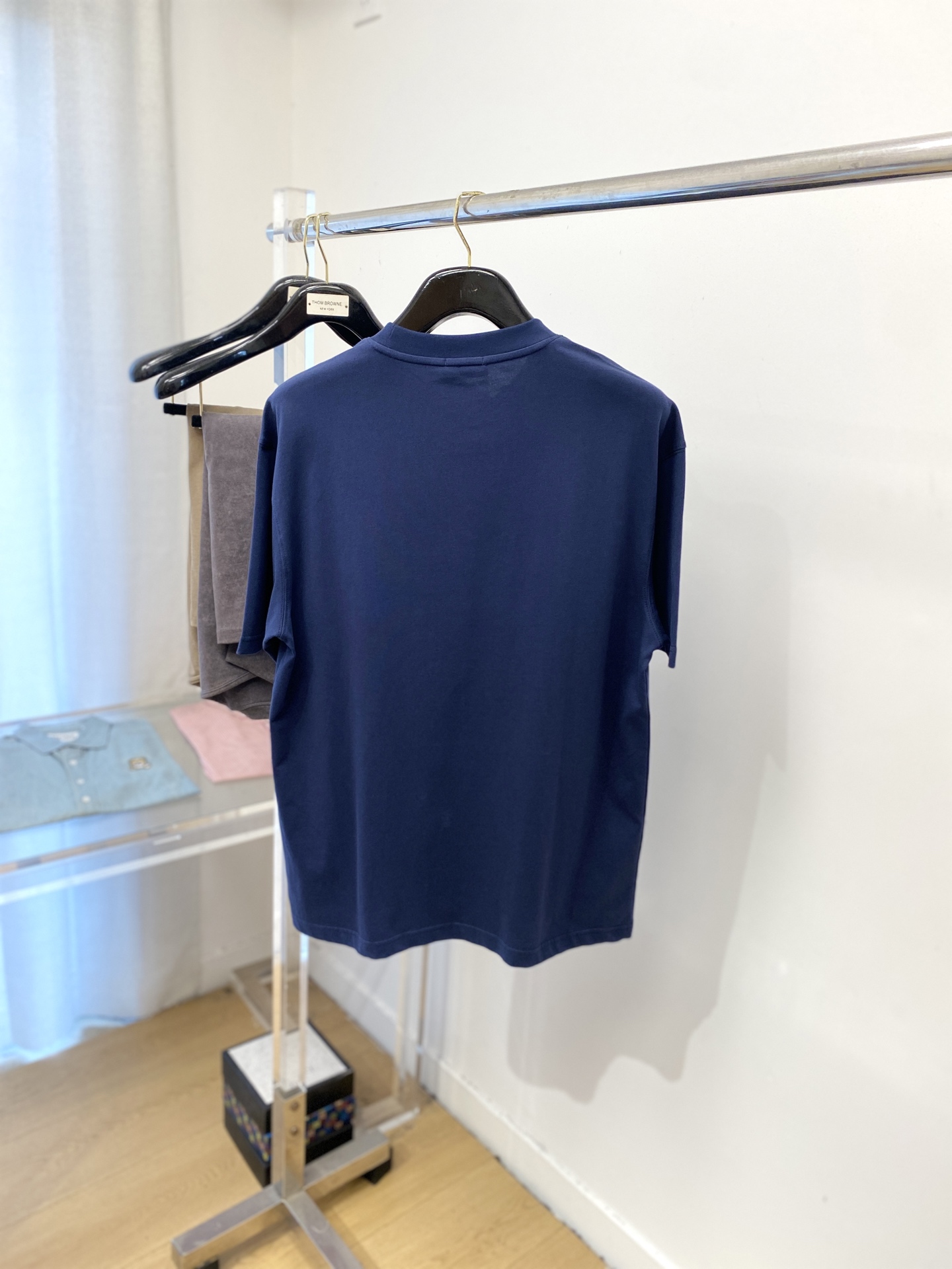 巴黎世家、2025新品短袖T恤，帅气时尚，胸前设计直喷工艺字母logo，简约百搭款。面料棉 不仅挺括，保