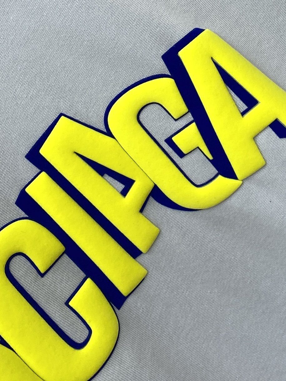 巴黎世家、2025新品短袖T恤，帅气时尚，胸前设计直喷工艺字母logo，简约百搭款。面料棉 不仅挺括，保