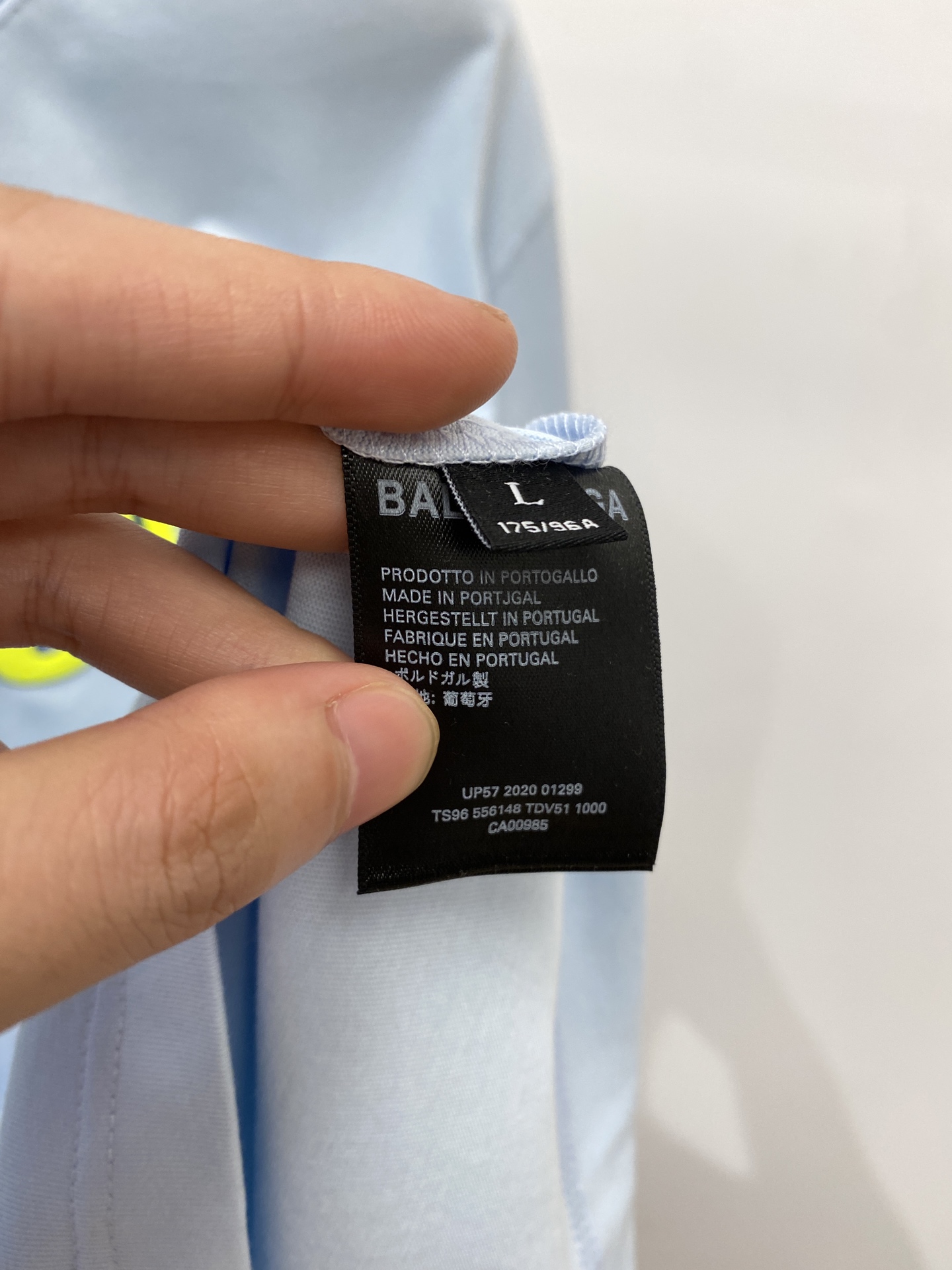 巴黎世家、2025新品短袖T恤，帅气时尚，胸前设计直喷工艺字母logo，简约百搭款。面料棉 不仅挺括，保