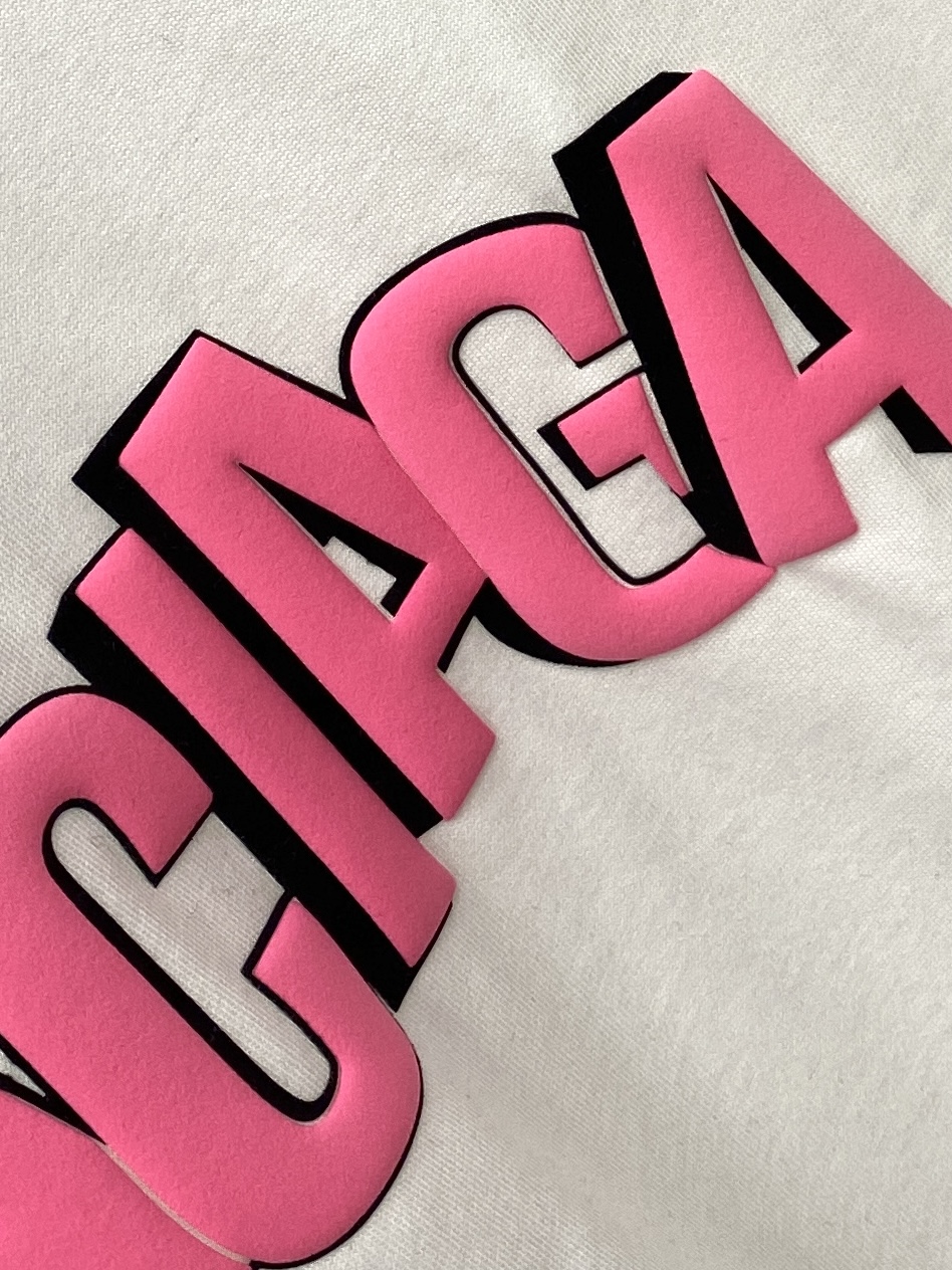 巴黎世家、2025新品短袖T恤，帅气时尚，胸前设计直喷工艺字母logo，简约百搭款。面料棉 不仅挺括，保