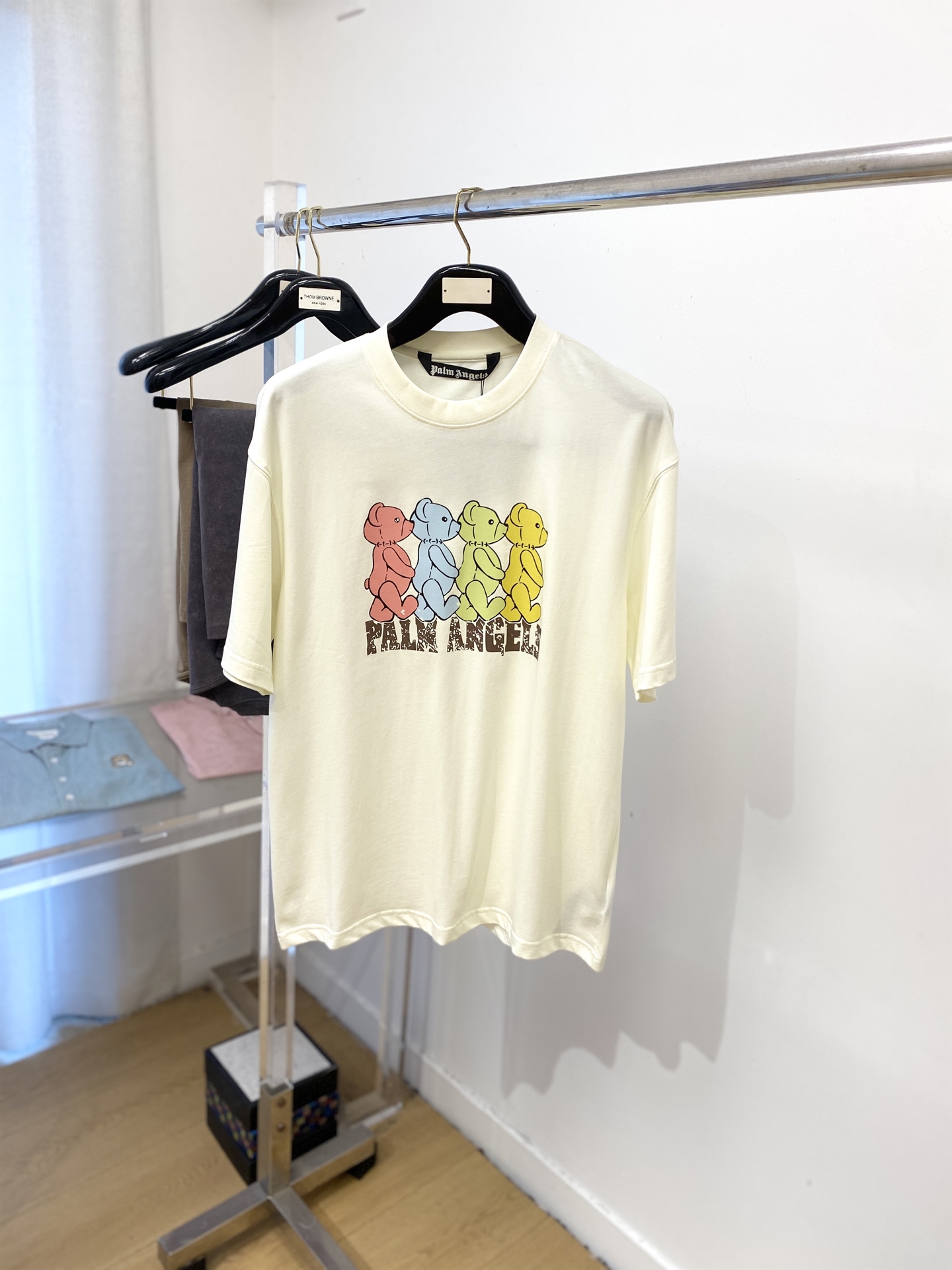 NO:457897,Palm Angel, 2025 new short-sleeved T-shirt, handsome and fashionable, top-grade printed pattern letter logo on the chest, simple and versatile style. Fabric cotton is not only crisp, maintains a fashionable silhouette, but also comfortable to wear, and the yarn is more delicate, the number M-3XL, T-shirt,tees, t-shirt,alexander wang19860909棕榈天使、2025新品短袖T恤,帅气时尚,胸前顶级印花图案字母logo,简约百搭款.面料棉 不仅挺括,保持潮流的廓形,又穿着舒适,纱织更细腻,码数M-3XL,,T-shirt,tees，t-shirt,alexander wang,Men's clothing