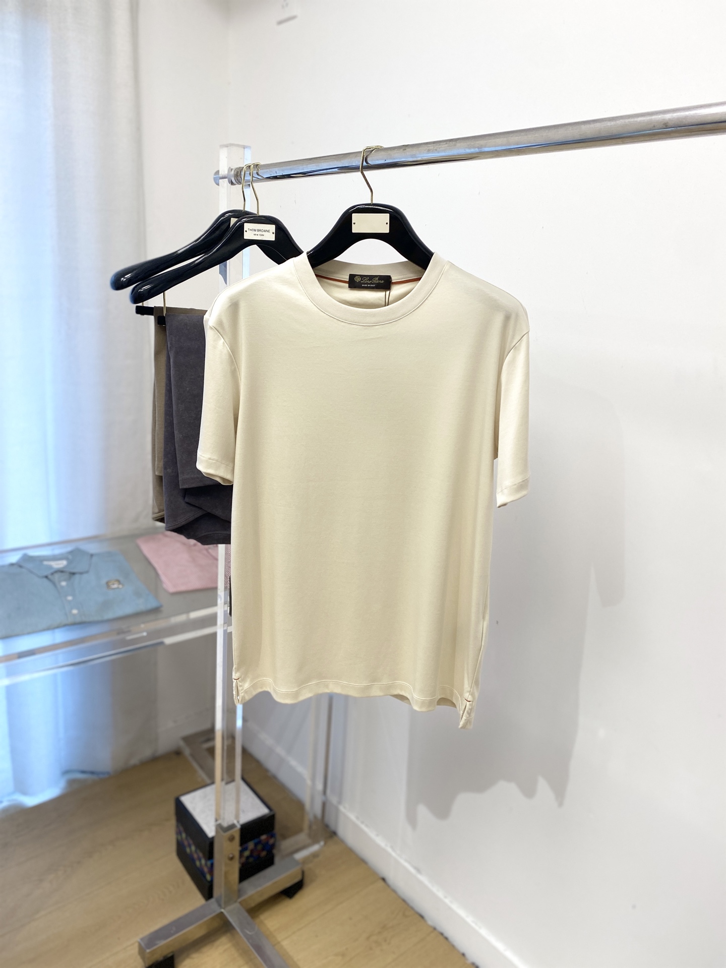 NO:509359,LP, 2025 new short-sleeved T-shirt, handsome and fashionable, exquisite embroidered letter logo on the back, simple and versatile style. Fabric cotton is not only crisp, maintains the trendy silhouette, but also comfortable to wear, and the yarn is more delicate, the number M-3XL, loro piana, T-shirt, tees, t-shirt, alexander wang19860909LP、2025新品短袖T恤,帅气时尚,后背精致刺绣字母logo,简约百搭款.面料棉 不仅挺括,保持潮流的廓形,又穿着舒适,纱织更细腻,码数M-3XL,,loro piana,T-shirt,tees，t-shirt,alexander wang,Men's clothing