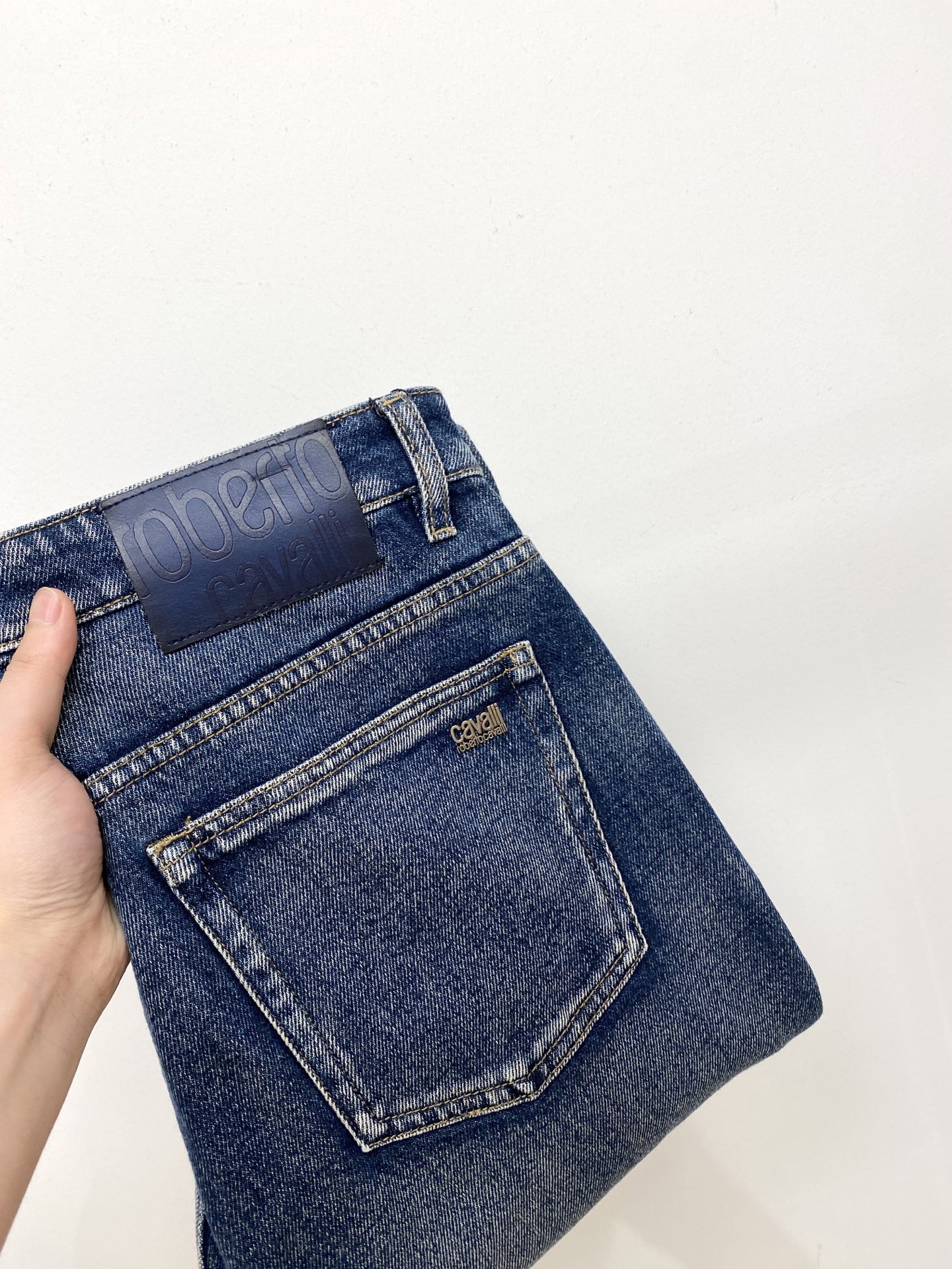 NO:508533,Justcavali, 2025 latest products, special counters are available at the same time, original singles, washable casual jeans, imported original washable elastic fabric, comfortable and elastic, original hardware and auxiliary decorative logo, super positive style, extremely high grade, counter quality, fashionable and stylish upper body, 29-38, jeans, alexander wang19860909Justcavali、2025最新品,专柜同步有售,原单狠货,水洗休闲牛仔裤,进口原版水洗弹力面料,舒适有弹性,原版五金辅料装饰logo,版型超正,档次极高,专柜品质,上身时尚有型,码数29-38,,jeans,alexander wang,Men's clothing