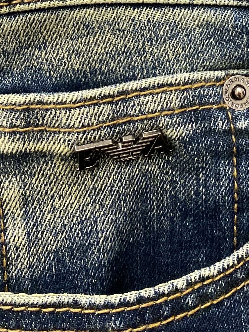 ￼ ￼💰150阿玛尼、2025最新品，专柜同步有售，原单狠货，水洗休闲牛仔裤，进口原版水洗弹力面料，舒适有弹性，原版五金辅料装饰logo，版型超正，档次极高，专柜品质，上身时尚有型，码数29-38 P


