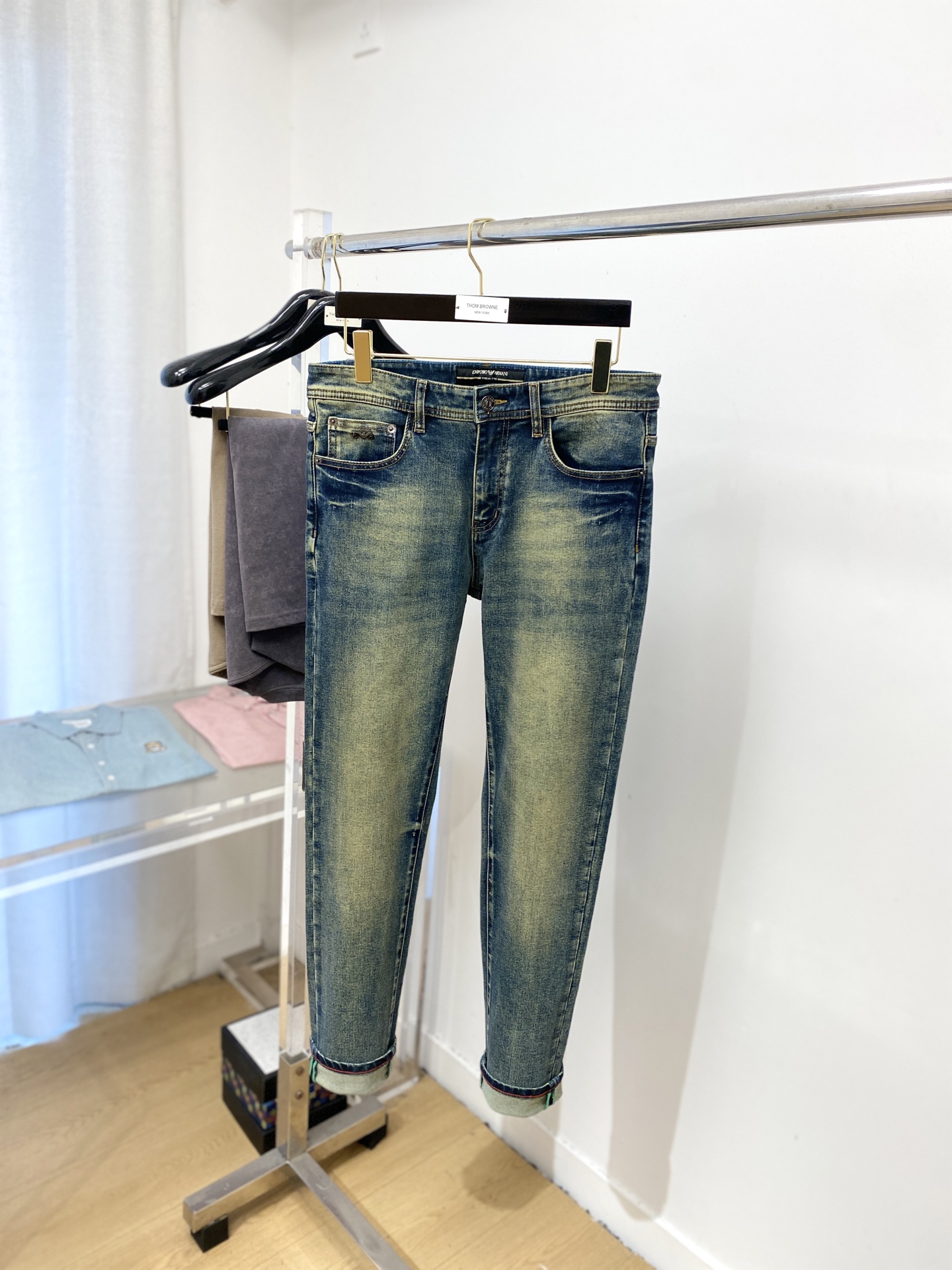 ￼ ￼💰150阿玛尼、2025最新品，专柜同步有售，原单狠货，水洗休闲牛仔裤，进口原版水洗弹力面料，舒适有弹性，原版五金辅料装饰logo，版型超正，档次极高，专柜品质，上身时尚有型，码数29-38 P


