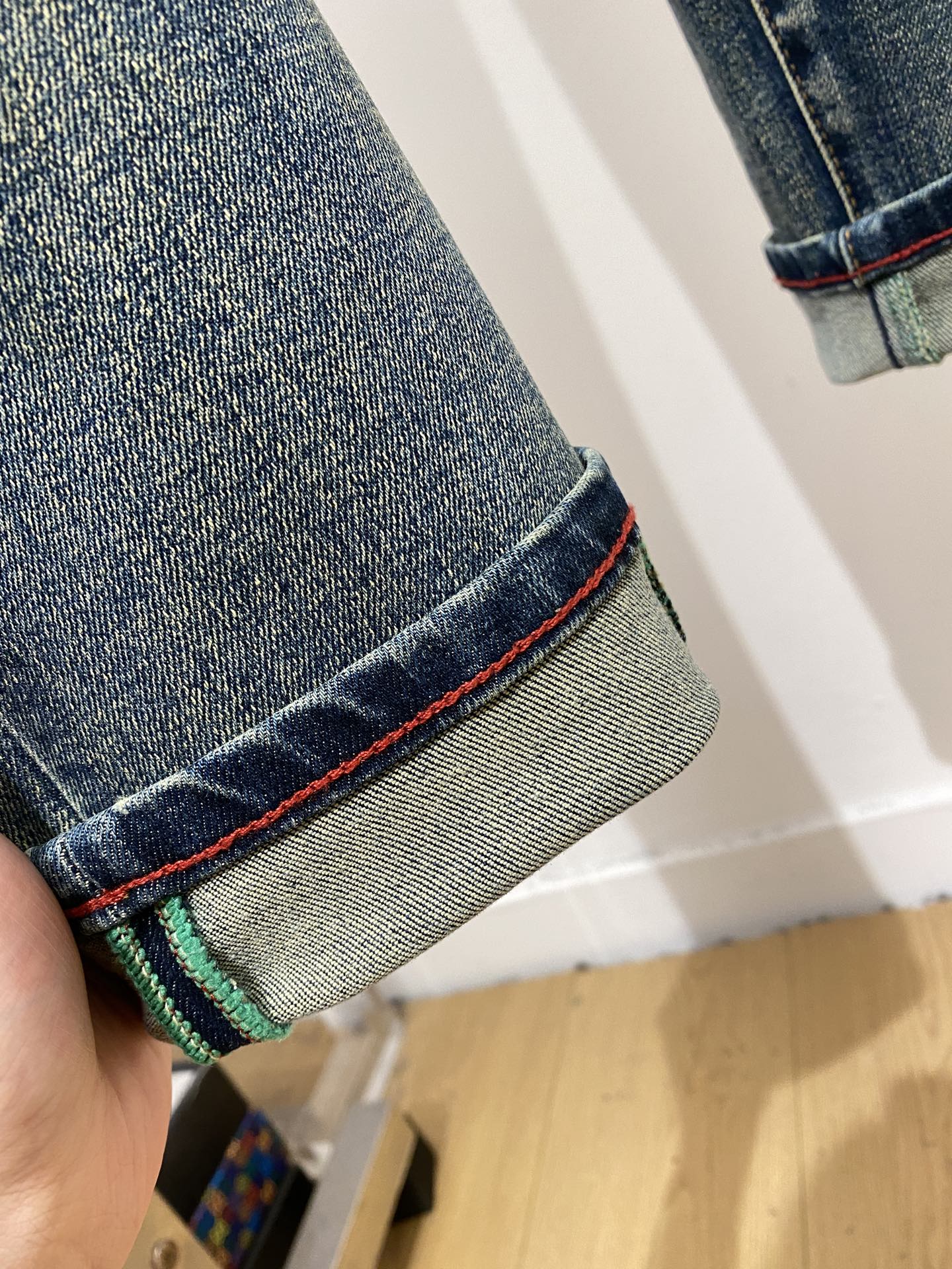 ￼ ￼💰150阿玛尼、2025最新品，专柜同步有售，原单狠货，水洗休闲牛仔裤，进口原版水洗弹力面料，舒适有弹性，原版五金辅料装饰logo，版型超正，档次极高，专柜品质，上身时尚有型，码数29-38 P


