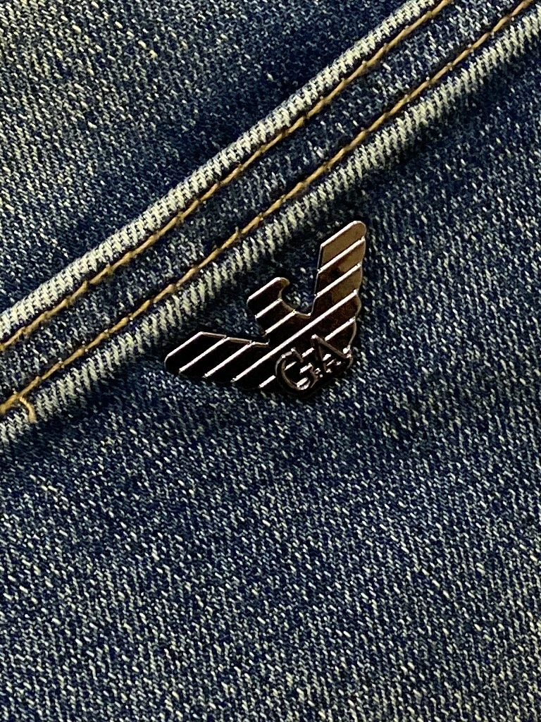 ￼ ￼💰150阿玛尼、2025最新品，专柜同步有售，原单狠货，水洗休闲牛仔裤，进口原版水洗弹力面料，舒适有弹性，原版五金辅料装饰logo，版型超正，档次极高，专柜品质，上身时尚有型，码数29-38 P


