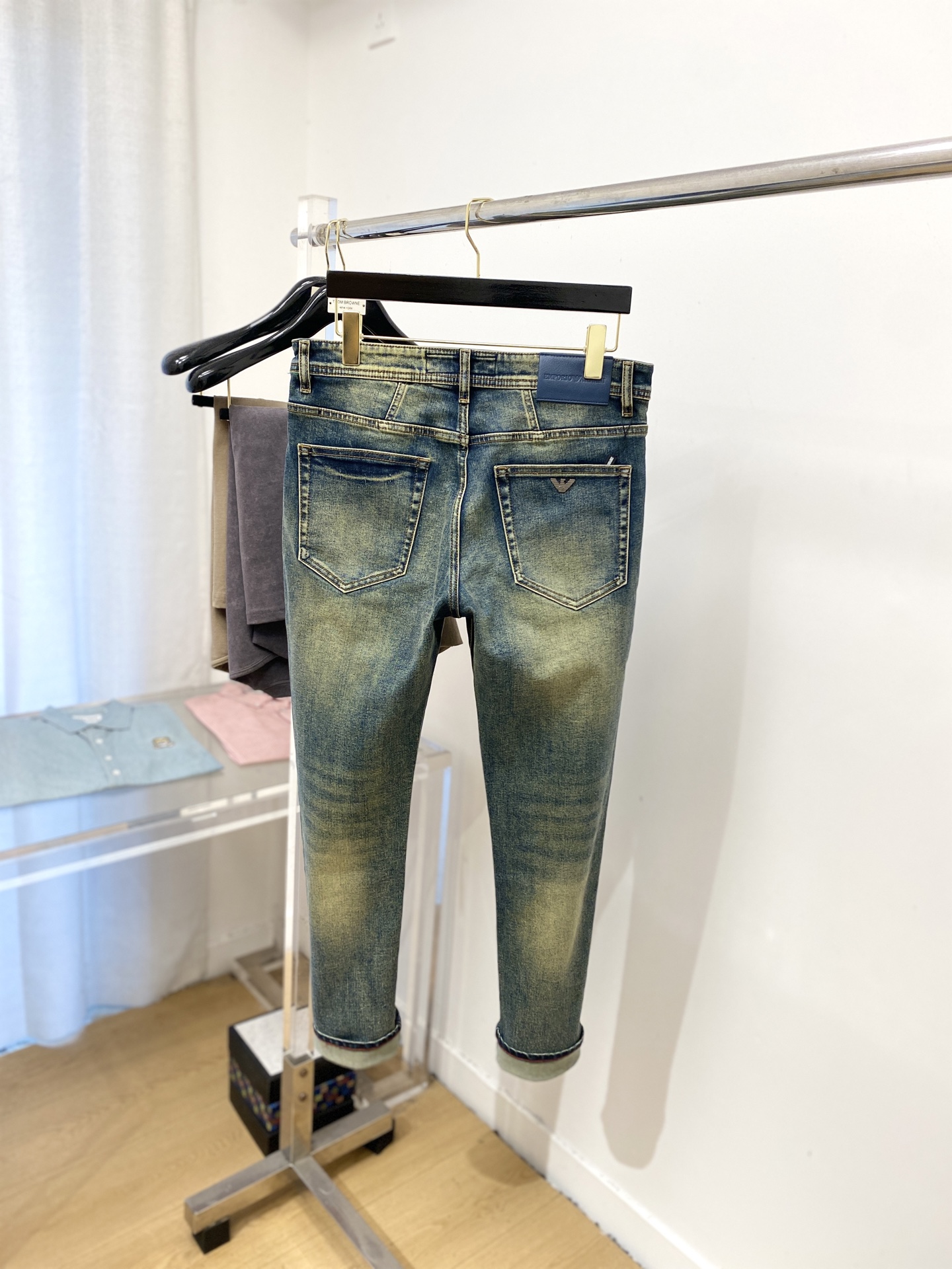 ￼ ￼💰150阿玛尼、2025最新品，专柜同步有售，原单狠货，水洗休闲牛仔裤，进口原版水洗弹力面料，舒适有弹性，原版五金辅料装饰logo，版型超正，档次极高，专柜品质，上身时尚有型，码数29-38 P


