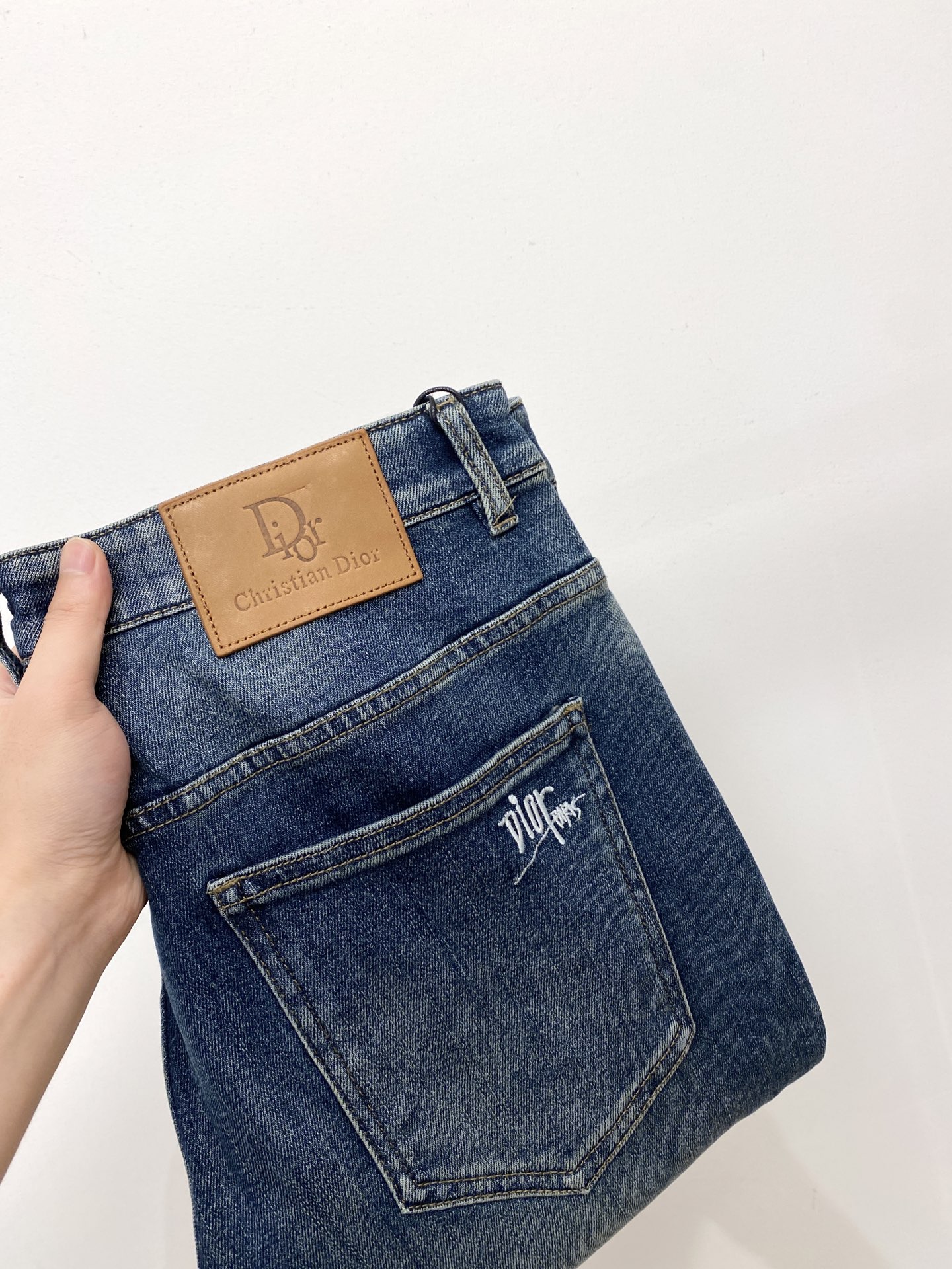 NO:467428,Dior, 2025 latest products, special counters are available at the same time, original singles, washable casual jeans, imported original washing elastic fabric, comfortable and elastic, original hardware and auxiliary decorative logo, super positive style, extremely high grade, counter quality, fashionable and stylish upper body, 29-38,,dior,jeans,alexander wang19860909迪奥、2025最新品,专柜同步有售,原单狠货,水洗休闲牛仔裤,进口原版水洗弹力面料,舒适有弹性,原版五金辅料装饰logo,版型超正,档次极高,专柜品质,上身时尚有型,码数29-38,,dior,jeans,alexander wang,Men's clothing