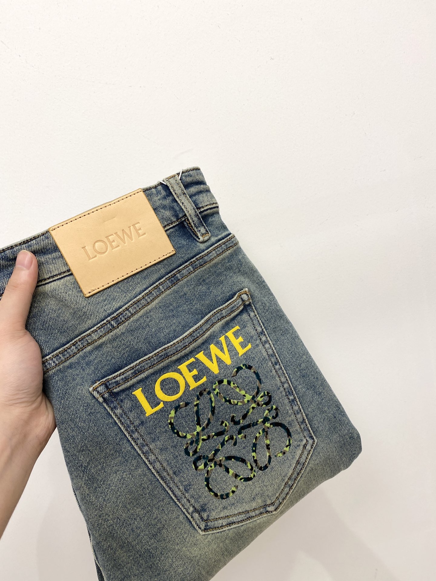 NO:467434,Luo Yiwei, 2025 latest products, special counters are available at the same time, original singles, washable casual jeans, imported original washable elastic fabric, comfortable and elastic, original hardware and auxiliary decorative logo, super positive style, extremely high grade, counter quality, fashionable and stylish upper body, 29-38,,loewe, jeans, alexander wang19860909罗意威、2025最新品,专柜同步有售,原单狠货,水洗休闲牛仔裤,进口原版水洗弹力面料,舒适有弹性,原版五金辅料装饰logo,版型超正,档次极高,专柜品质,上身时尚有型,码数29-38,,loewe,jeans,alexander wang,Men's clothing