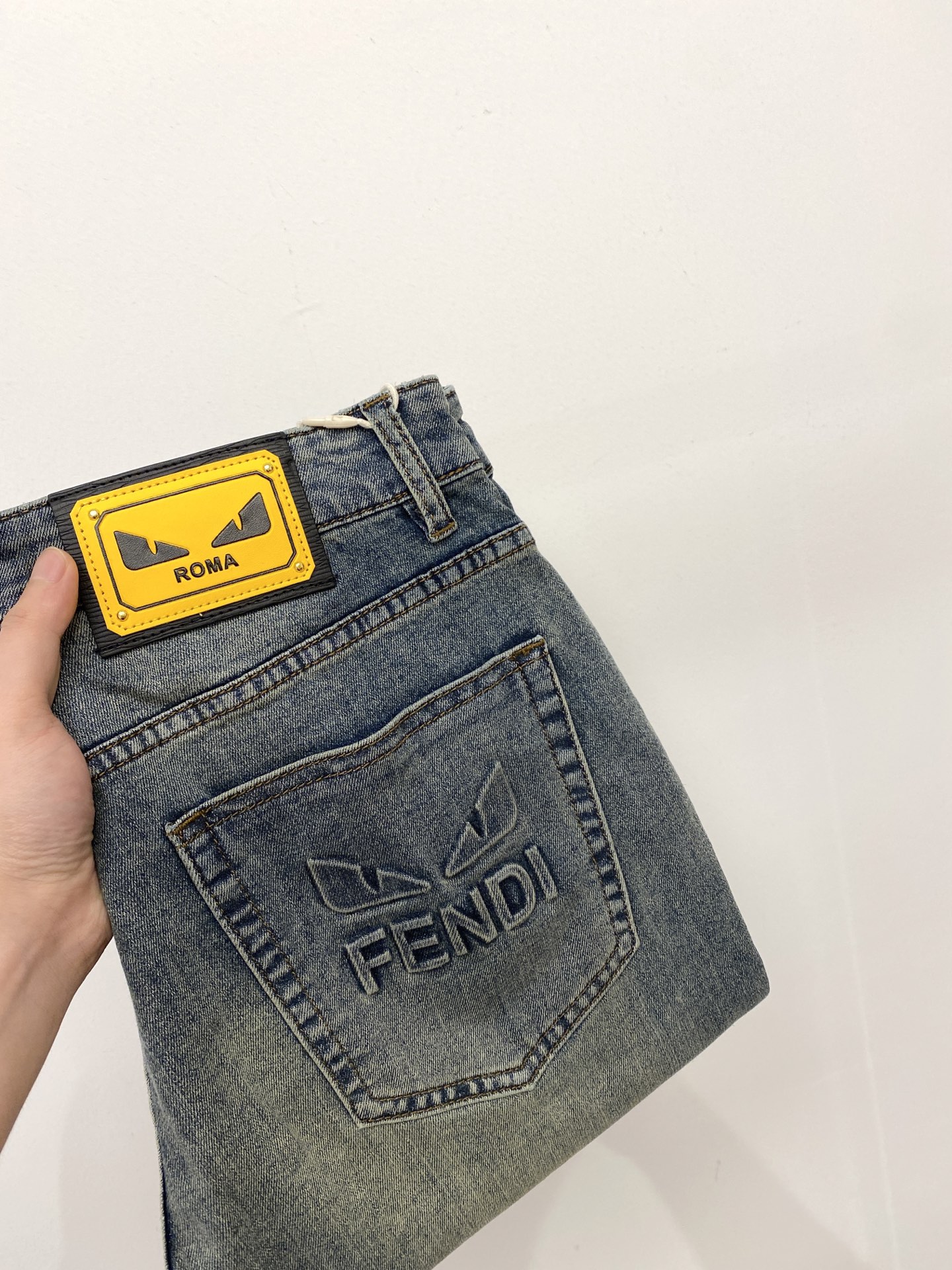 NO:472057,Fendi and 2025 latest products, special counters are available at the same time, original singles, washable casual jeans, imported original washable elastic fabric, comfortable and elastic, original hardware and auxiliary decorative logo, super positive style, extremely high grade, counter quality, fashionable and stylish upper body, 29-38,,fendi, jeans, alexander wang19860909芬迪、2025最新品,专柜同步有售,原单狠货,水洗休闲牛仔裤,进口原版水洗弹力面料,舒适有弹性,原版五金辅料装饰logo,版型超正,档次极高,专柜品质,上身时尚有型,码数29-38,,fendi,jeans,alexander wang,Men's clothing