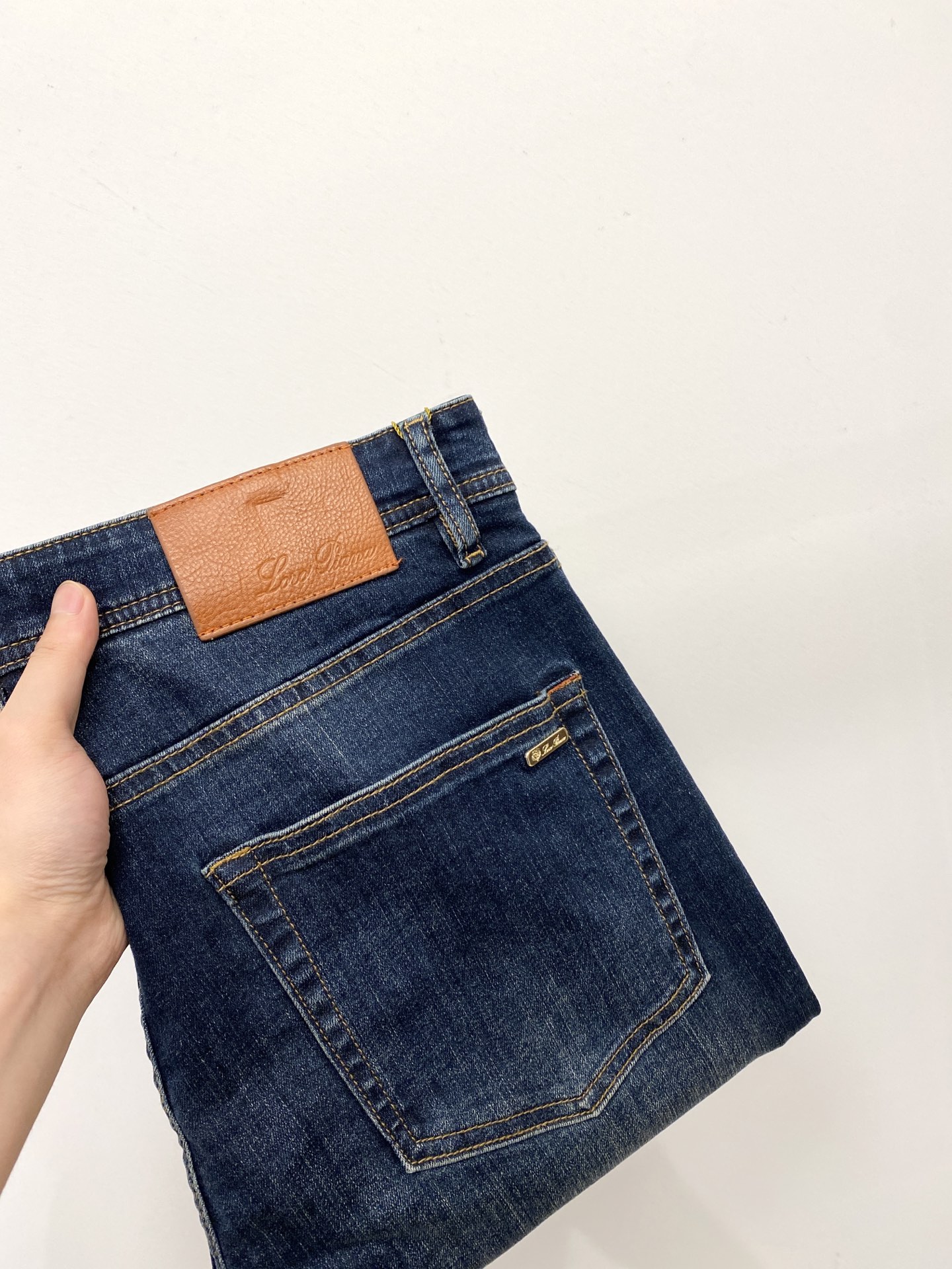 NO:472053,LP, 2025 latest products, special counters are available at the same time, original single-order goods, water-washed casual jeans, imported original washing elastic fabric, comfortable and elastic, original hardware and auxiliary decorative logo, super positive style, extremely high grade, counter quality, fashionable and stylish upper body, 29-38, loro piano, jeans, alexander wang19860909LP、2025最新品,专柜同步有售,原单狠货,水洗休闲牛仔裤,进口原版水洗弹力面料,舒适有弹性,原版五金辅料装饰logo,版型超正,档次极高,专柜品质,上身时尚有型,码数29-38,,loro piana,jeans,alexander wang,Men's clothing