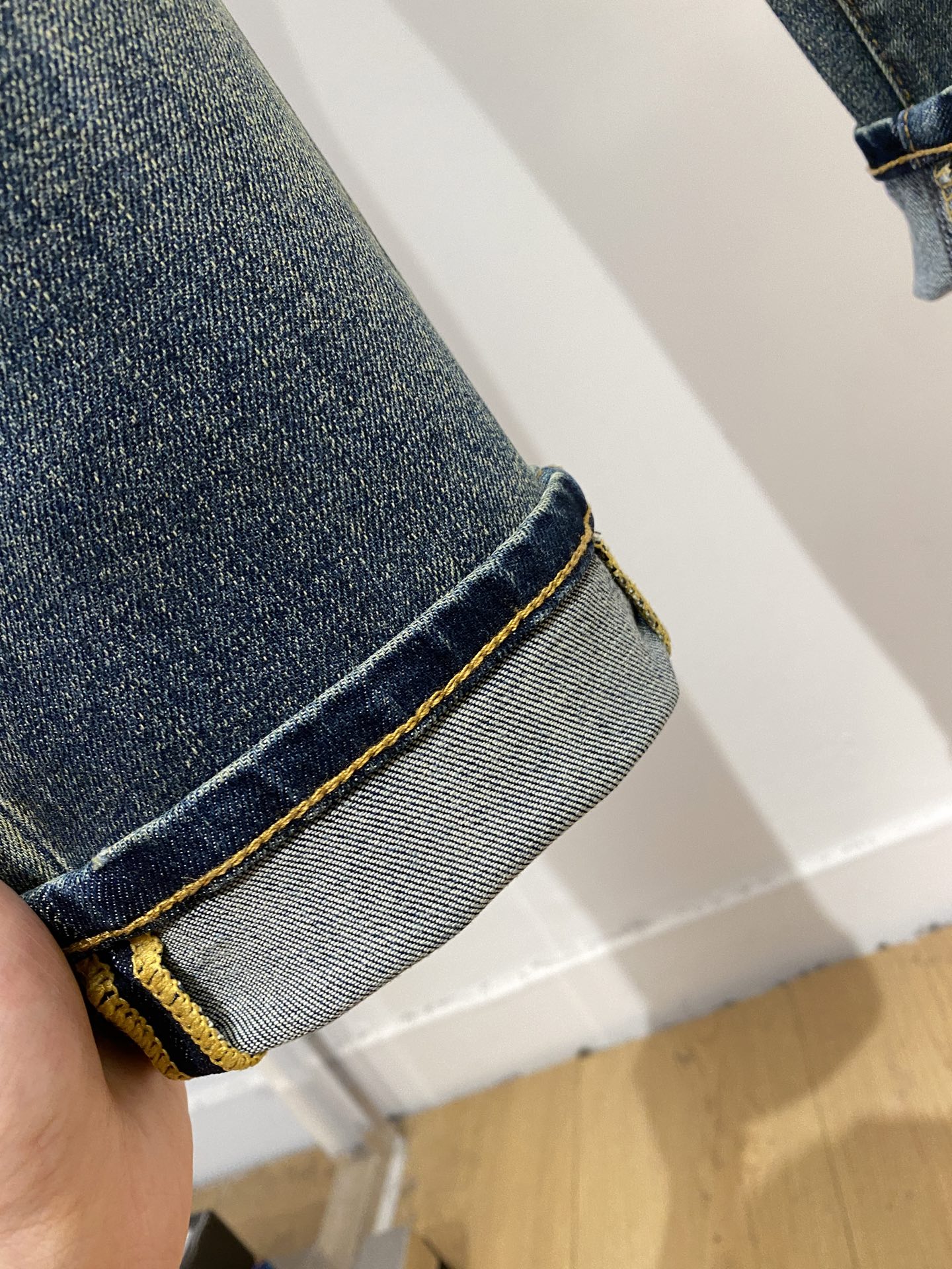 💰155 DG、2025最新品，专柜同步有售，原单狠货，水洗休闲牛仔裤，进口原版水洗弹力面料，舒适有弹性，原版五金辅料装饰logo，版型超正，档次极高，专柜品质，上身时尚有型，码数29-38 