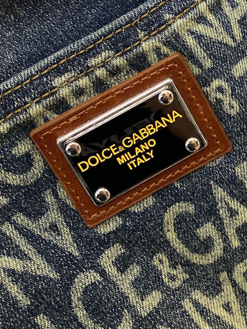 💰155 DG、2025最新品，专柜同步有售，原单狠货，水洗休闲牛仔裤，进口原版水洗弹力面料，舒适有弹性，原版五金辅料装饰logo，版型超正，档次极高，专柜品质，上身时尚有型，码数29-38 