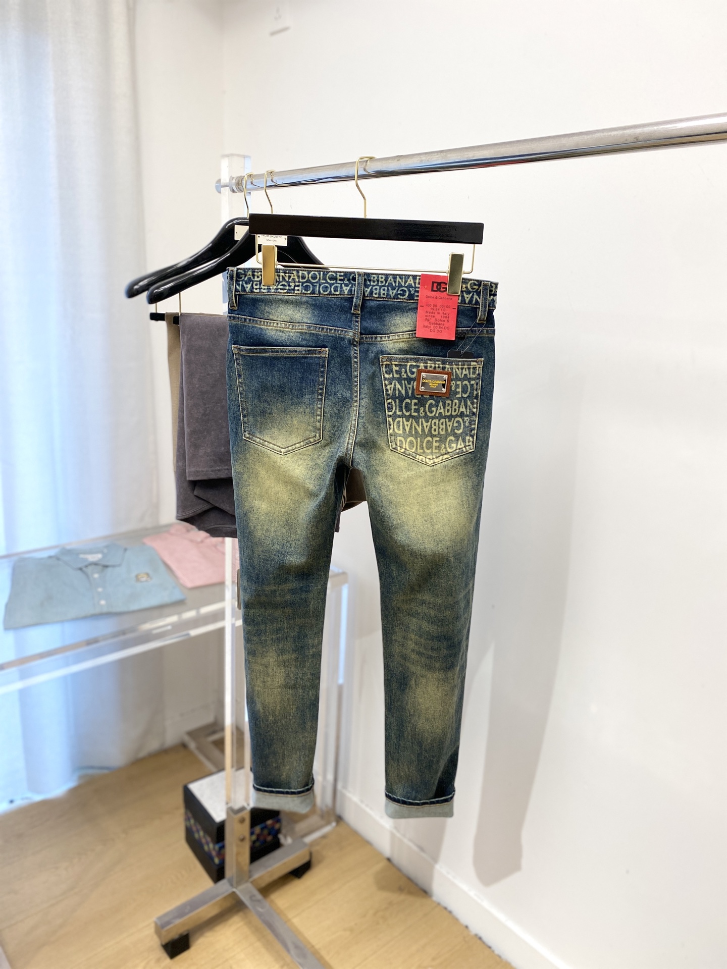 💰155 DG、2025最新品，专柜同步有售，原单狠货，水洗休闲牛仔裤，进口原版水洗弹力面料，舒适有弹性，原版五金辅料装饰logo，版型超正，档次极高，专柜品质，上身时尚有型，码数29-38 