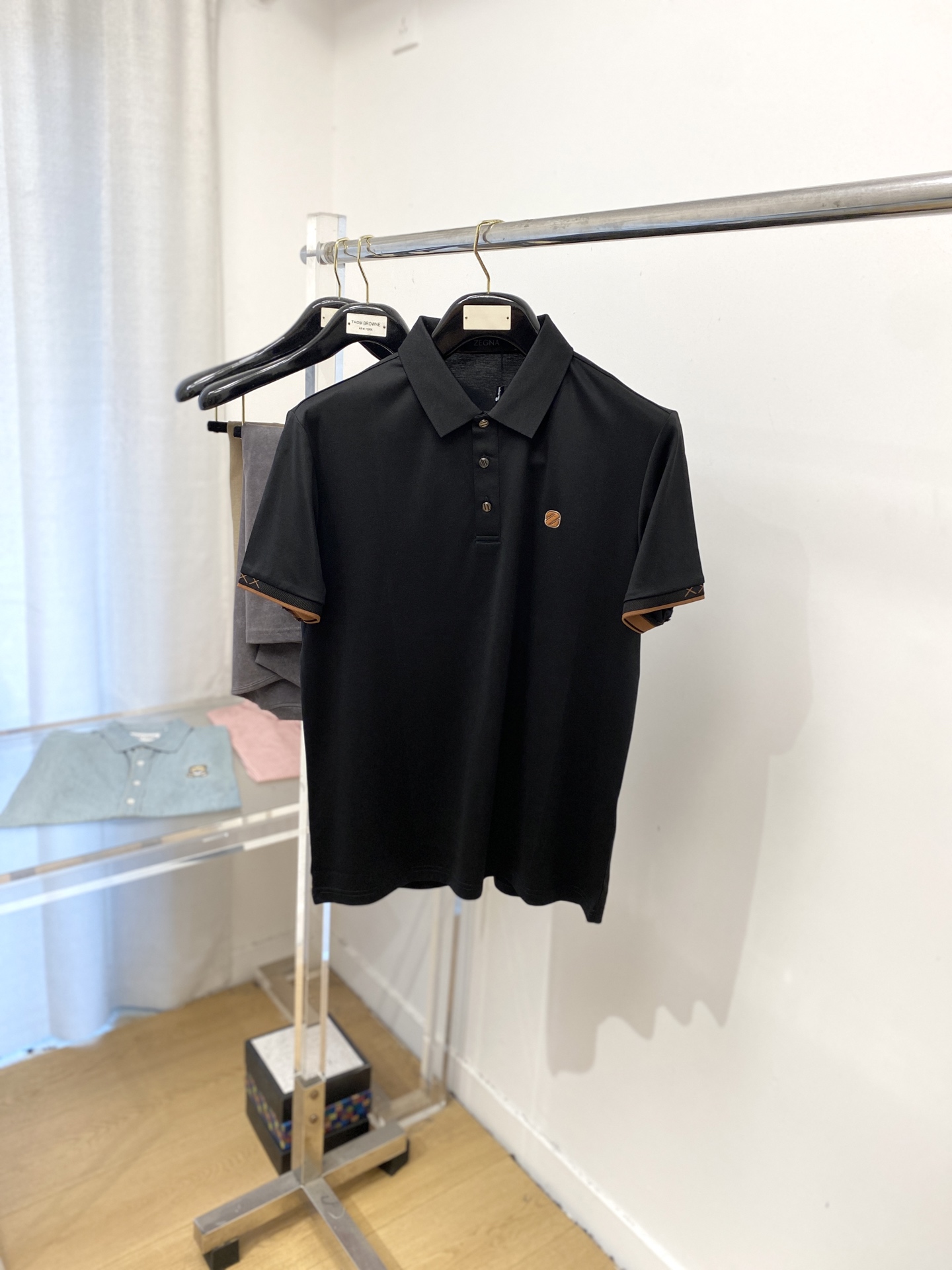 NO:472032,Zenia, the latest short-sleeved T-shirt in 2025, handsome and fashionable, top-grade printed letter logo on the chest, simple and versatile style. The fabric cotton is not only crisp, maintains the trendy silhouette, but also comfortable to wear, and the yarn is more delicate, the number M-3XL, zegna, T-shirt, tees, t-shirt, alexander wang19860909杰尼亚、2025最新款短袖T恤,帅气时尚,胸前顶级印胶字母logo,简约百搭款.面料棉 不仅挺括,保持潮流的廓形,又穿着舒适,纱织更细腻,码数M-3XL,,zegna,T-shirt,tees，t-shirt,alexander wang,Men's clothing