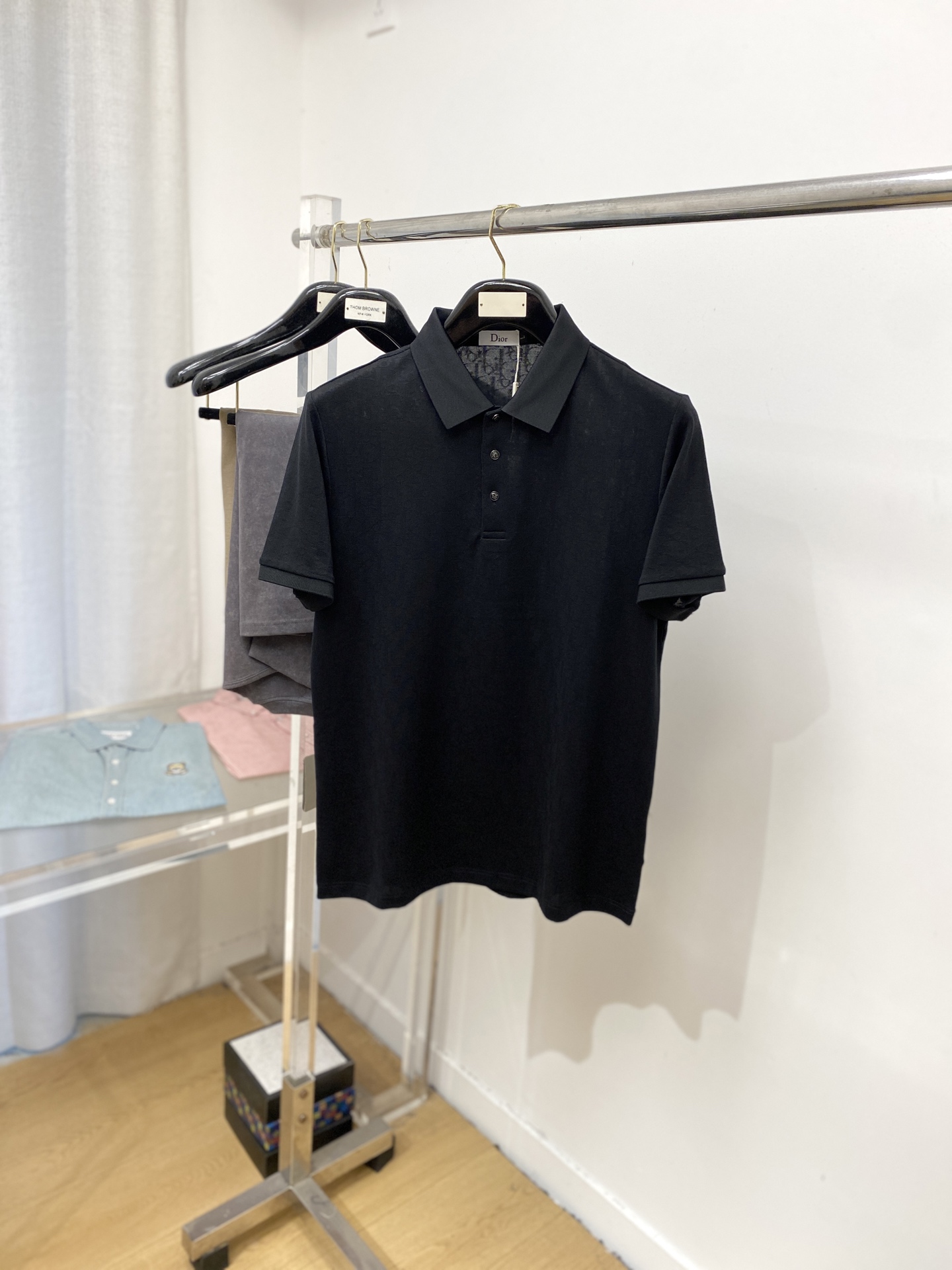 NO:472020,Dior, the latest short-sleeved T-shirt in 2025, handsome and fashionable, top-level digital positioned top-woven letter logo, simple and versatile style. Fabric cotton is not only crisp, maintains a trendy silhouette, but also comfortable to wear, and the yarn is more delicate, the number M-3XL,,dior, T-shirt,tees, t-shirt,alexander wang19860909迪奥、2025最新款短袖T恤,帅气时尚,顶级数码定位顶织字母logo,简约百搭款.面料棉 不仅挺括,保持潮流的廓形,又穿着舒适,纱织更细腻,码数M-3XL,,dior,T-shirt,tees，t-shirt,alexander wang,Men's clothing