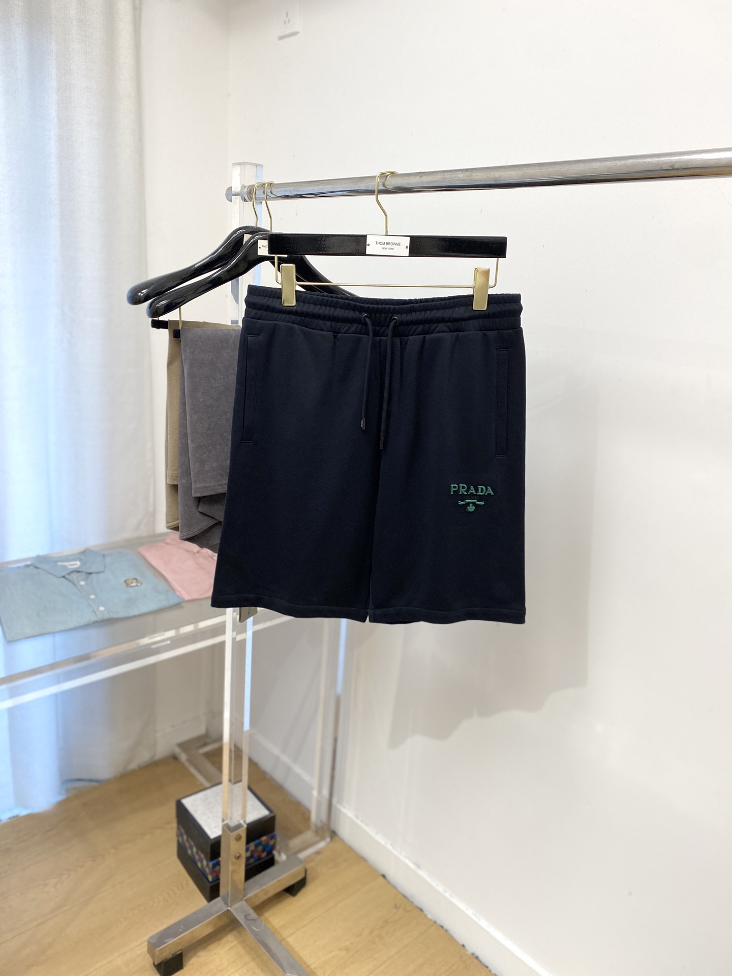 NO:472031,Prada, 2025 hot casual shorts, high elasticity and slimming, simple and versatile, with fine workmanship, every needle can be seen with care, many celebrity celebrities love the most, lengthen the body proportions!  Micro-spin ^_^Comfortable fabric Details S-XXL, prada, shorts, alexander wang19860909普拉达、2025爆款休闲短裤 高弹显瘦必爆简约百搭爆款,做工精细,每一针都看得到用心,超多明星网红最爱 拉长身材比例哦！微弹 ^_^舒适面料 细节体码数S-XXL,,prada,shorts,alexander wang,Men's clothing