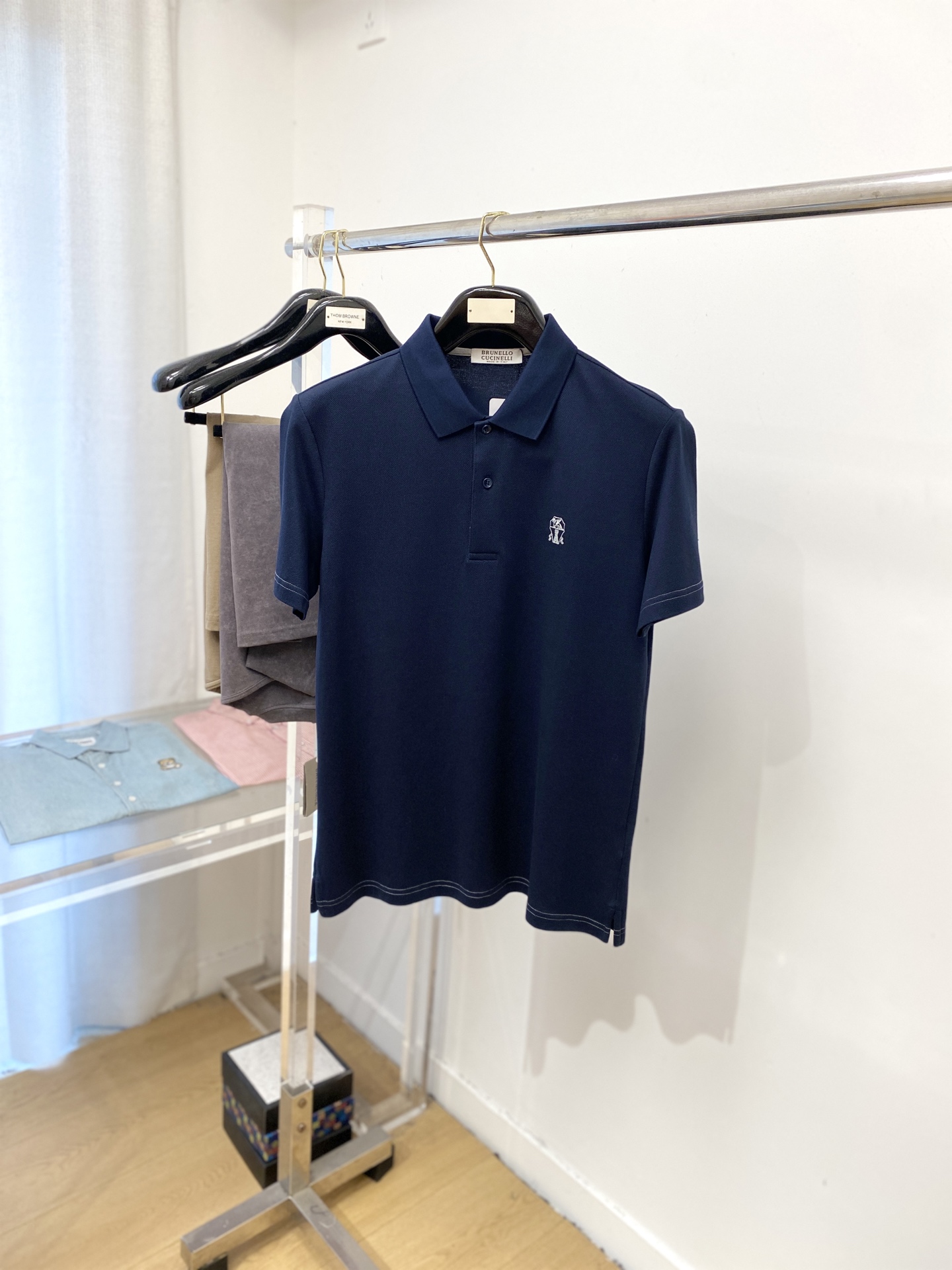 NO:472039,Brunello Cucinelli, the latest short-sleeved T-shirt in 2025, handsome and fashionable, exquisite embroidered pattern logo on the chest, simple and versatile style. The fabric cotton is not only crisp, maintains the trendy silhouette, and is also comfortable to wear, and the yarn is more delicate, the number M-3XL, brunello cucinelli, T-shirt, tees, t-shirt, alexander wang19860909Brunello Cucinelli、2025最新款短袖T恤,帅气时尚,胸前精致刺绣图案logo,简约百搭款.面料棉 不仅挺括,保持潮流的廓形,又穿着舒适,纱织更细腻,码数M-3XL,,brunello cucinelli,T-shirt,tees，t-shirt,alexander wang,Men's clothing