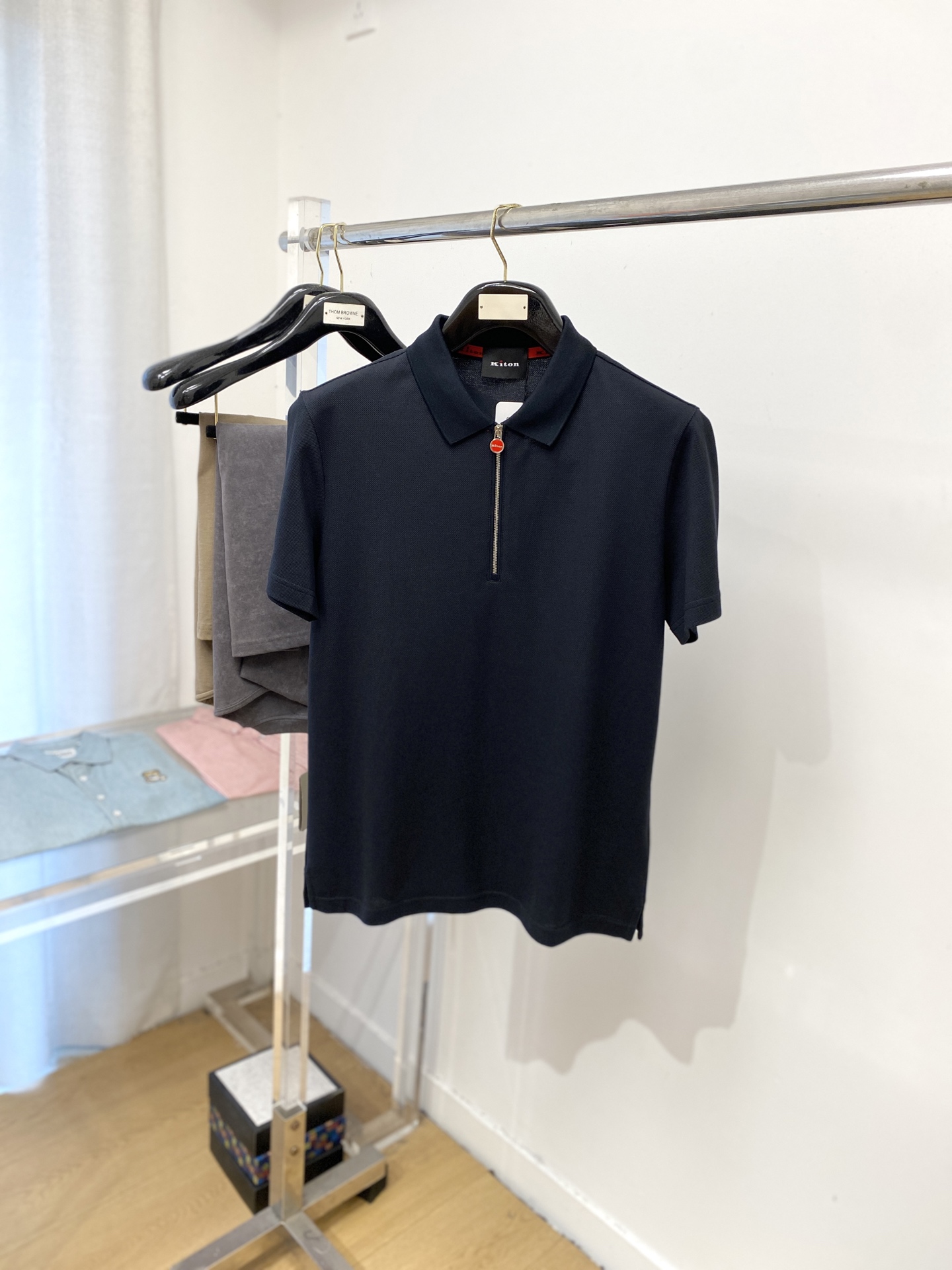 NO:492742,Kiton, 2025's latest short-sleeved T-shirt, handsome and fashionable, top-grade printed letter logo on cuffs, simple and versatile style. Fabric cotton is not only crisp, maintains a fashionable silhouette, but also comfortable to wear, and the yarn is more delicate, the number M-3XL, T-shirt,tees, t-shirt,alexander wang19860909Kiton、2025最新款短袖T恤,帅气时尚,袖口顶级印花字母logo,简约百搭款.面料棉 不仅挺括,保持潮流的廓形,又穿着舒适,纱织更细腻,码数M-3XL,,T-shirt,tees，t-shirt,alexander wang,Men's clothing