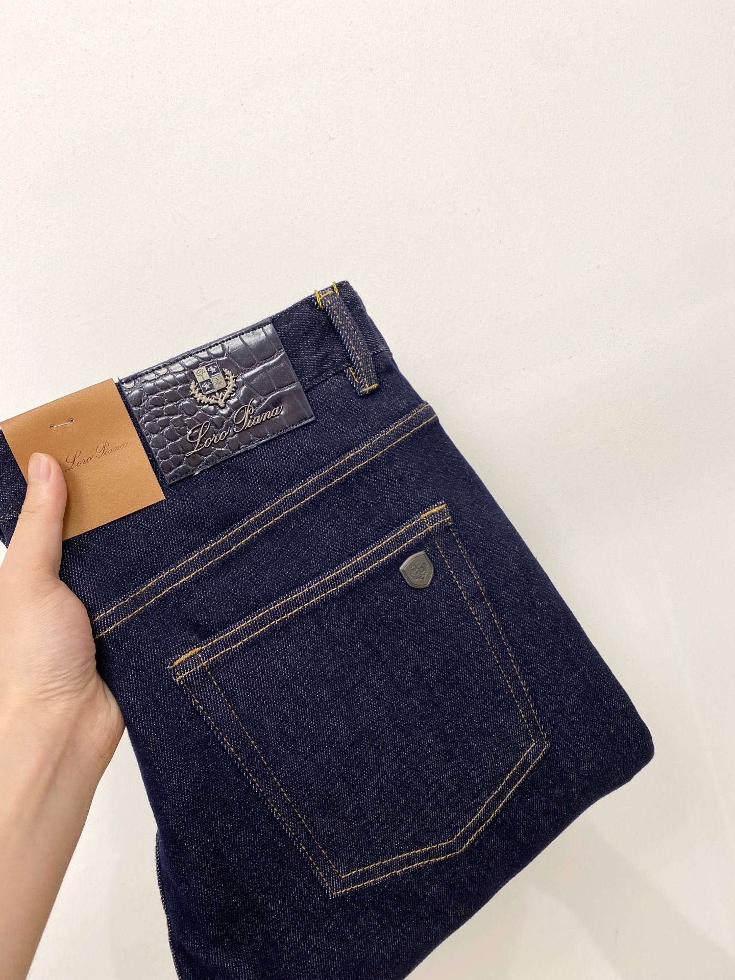 NO:472983,LP, 2025 latest products, special counters are available at the same time, original single-purpose goods, water-washed casual jeans, imported original washing elastic fabric, comfortable and elastic, original hardware and auxiliary decorative logo, super positive style, extremely high grade, counter quality, fashionable and stylish upper body, 29-38, loro piano, jeans, alexander wang19860909LP、2025最新品,专柜同步有售,原单狠货,水洗休闲牛仔裤,进口原版水洗弹力面料,舒适有弹性,原版五金辅料装饰logo,版型超正,档次极高,专柜品质,上身时尚有型,码数29-38,,loro piana,jeans,alexander wang,Men's clothing