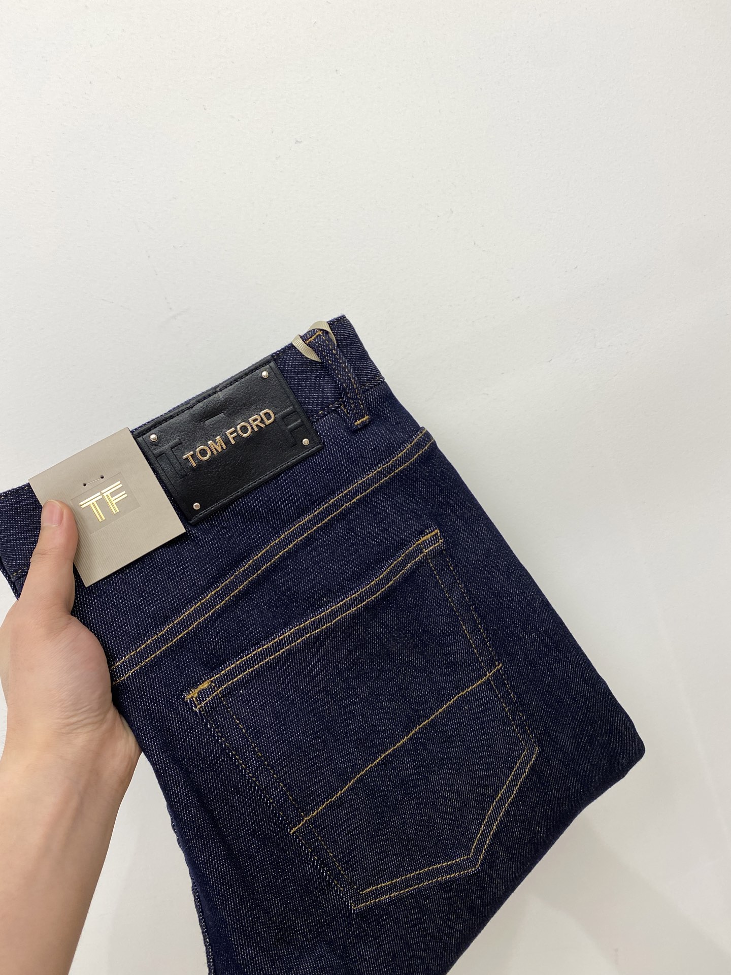 NO:472939,TF, 2025 latest products, special counters are available at the same time, original single-purpose goods, water-washed casual jeans, imported original washing elastic fabric, comfortable and elastic, original hardware and auxiliary decorative logo, super positive style, extremely high grade, counter quality, fashionable and stylish upper body, 29-38,,tom ford, jeans, alexander wang19860909TF、2025最新品,专柜同步有售,原单狠货,水洗休闲牛仔裤,进口原版水洗弹力面料,舒适有弹性,原版五金辅料装饰logo,版型超正,档次极高,专柜品质,上身时尚有型,码数29-38,,tom ford,jeans,alexander wang,Men's clothing