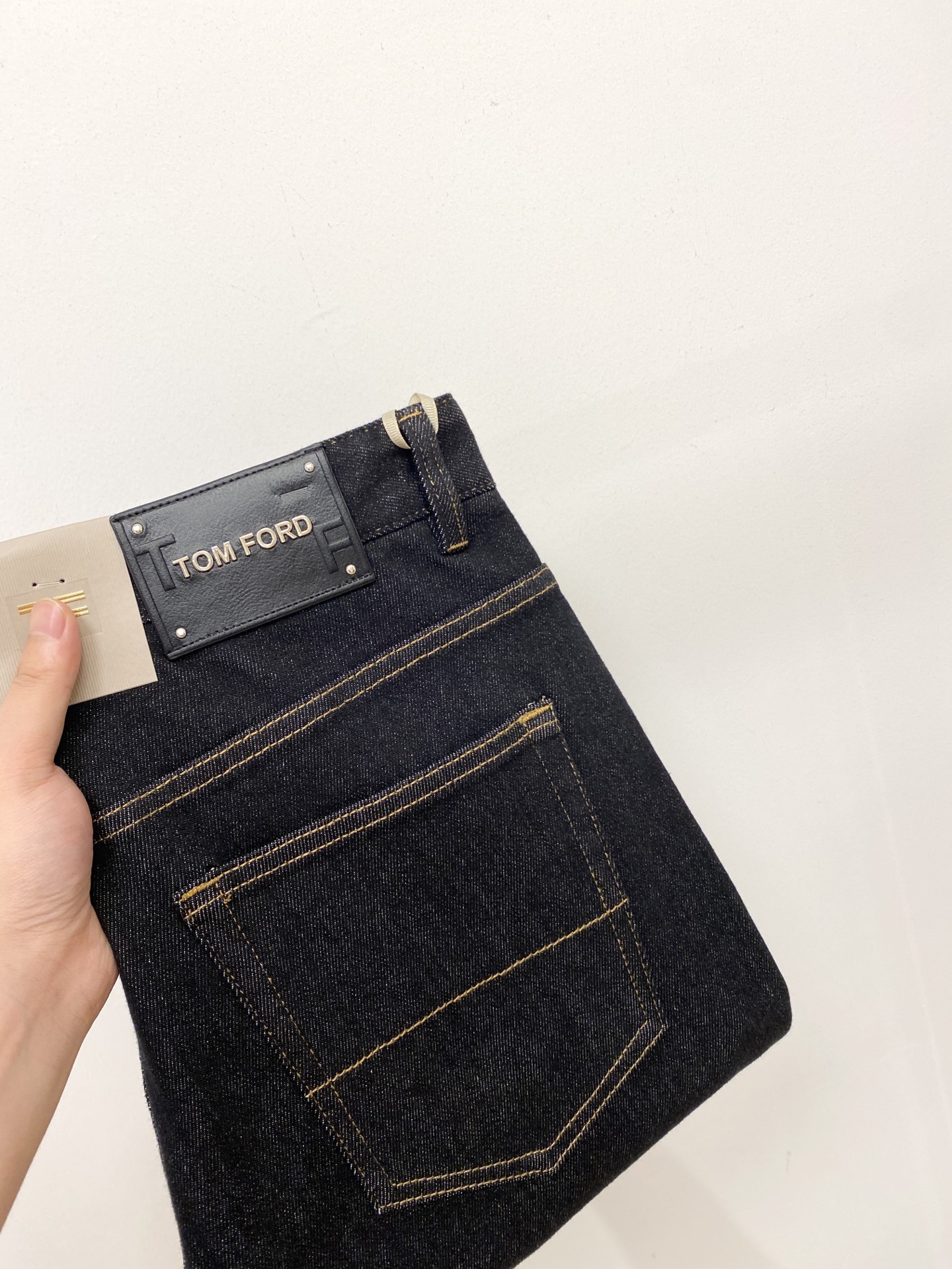 NO:472948,TF, 2025 latest products, special counters are available at the same time, original single-purpose goods, water-washed casual jeans, imported original washing elastic fabric, comfortable and elastic, original hardware and auxiliary decorative logo, super positive style, extremely high grade, counter quality, fashionable and stylish upper body, 29-38,,tom ford, jeans, alexander wang19860909TF、2025最新品,专柜同步有售,原单狠货,水洗休闲牛仔裤,进口原版水洗弹力面料,舒适有弹性,原版五金辅料装饰logo,版型超正,档次极高,专柜品质,上身时尚有型,码数29-38,,tom ford,jeans,alexander wang,Men's clothing