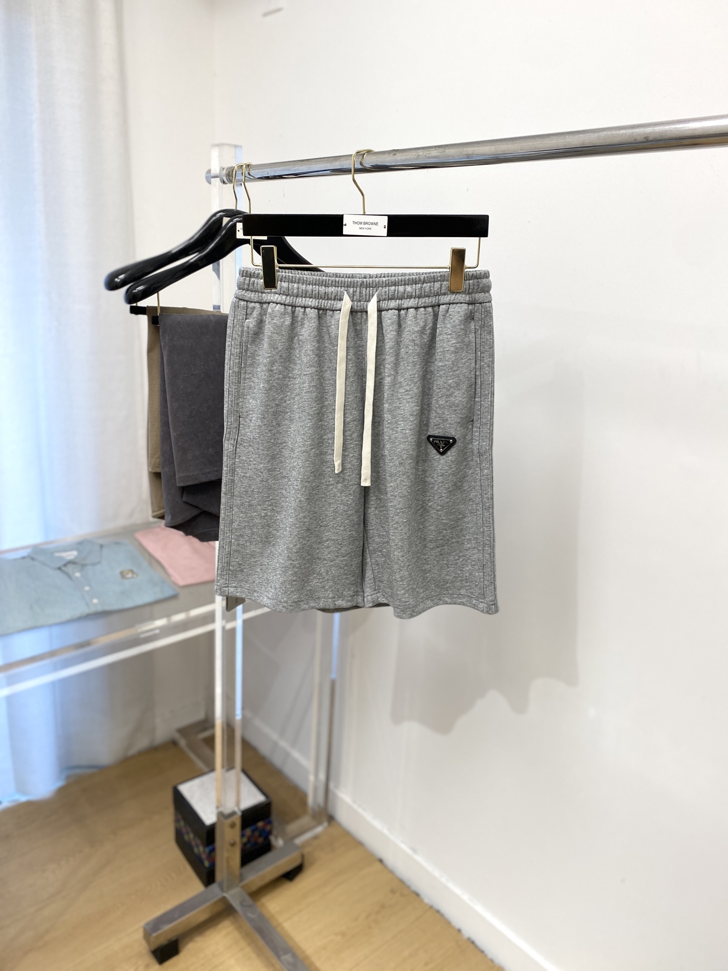 NO:476891,Prada, 2025 hot casual shorts, high elasticity and slimming, simple and versatile, with fine workmanship, every needle can be seen with care, many celebrity celebrities love the most, lengthen the body proportions!  Micro-spin ^_^Comfortable fabric Details M-3XL, prada, shorts, alexander wang19860909普拉达、2025爆款休闲短裤 高弹显瘦必爆简约百搭爆款,做工精细,每一针都看得到用心,超多明星网红最爱 拉长身材比例哦！微弹 ^_^舒适面料 细节体码数M-3XL,,prada,shorts,alexander wang,Men's clothing