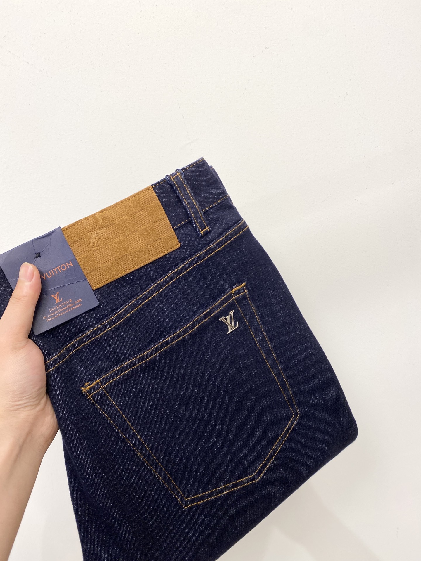 NO:476908,LV, 2025 latest products, special counters are available at the same time, original singles, washable casual jeans, imported original washable elastic fabric, comfortable and elastic, original hardware and auxiliary decorative logo, super positive style, extremely high grade, counter quality, fashionable and stylish upper body, 29-38,, louis vuitton, jeans, alexander wang19860909LV、2025最新品,专柜同步有售,原单狠货,水洗休闲牛仔裤,进口原版水洗弹力面料,舒适有弹性,原版五金辅料装饰logo,版型超正,档次极高,专柜品质,上身时尚有型,码数29-38,,louis vuitton,jeans,alexander wang,Men's clothing